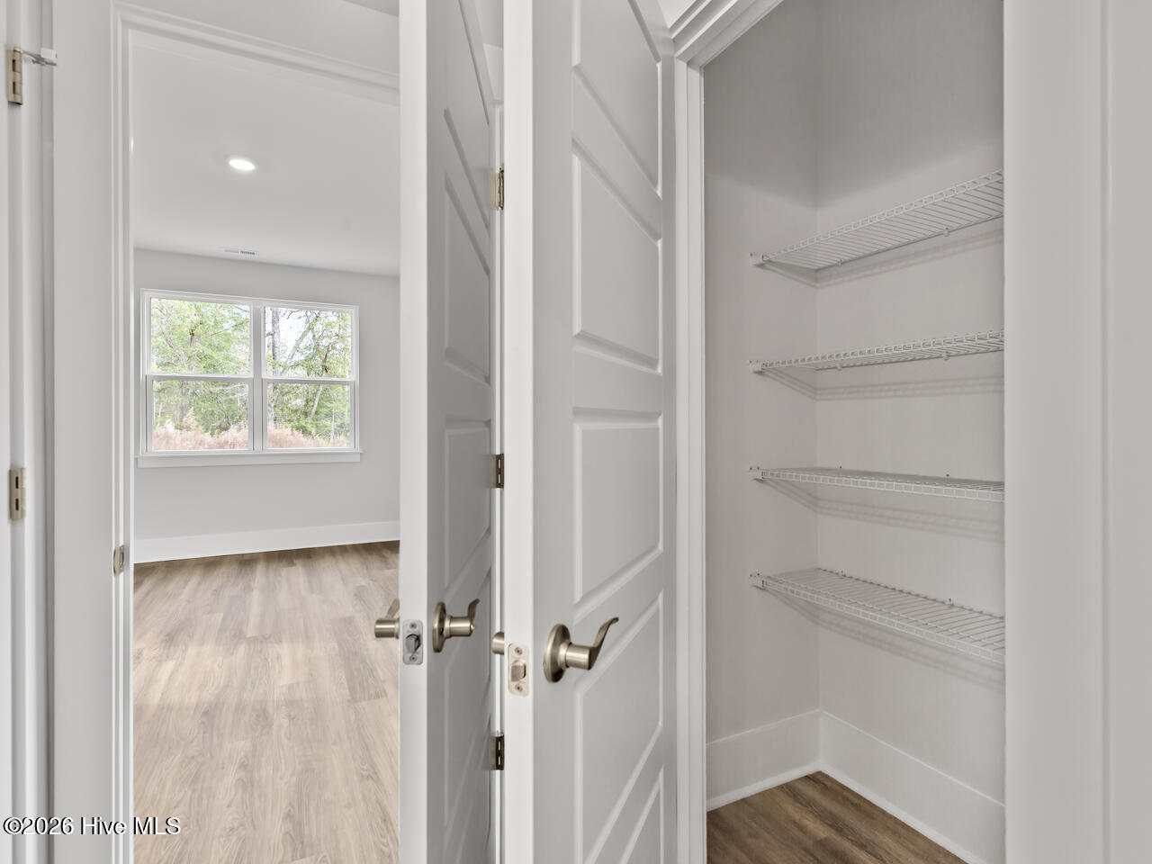 100535810 | Photo 25