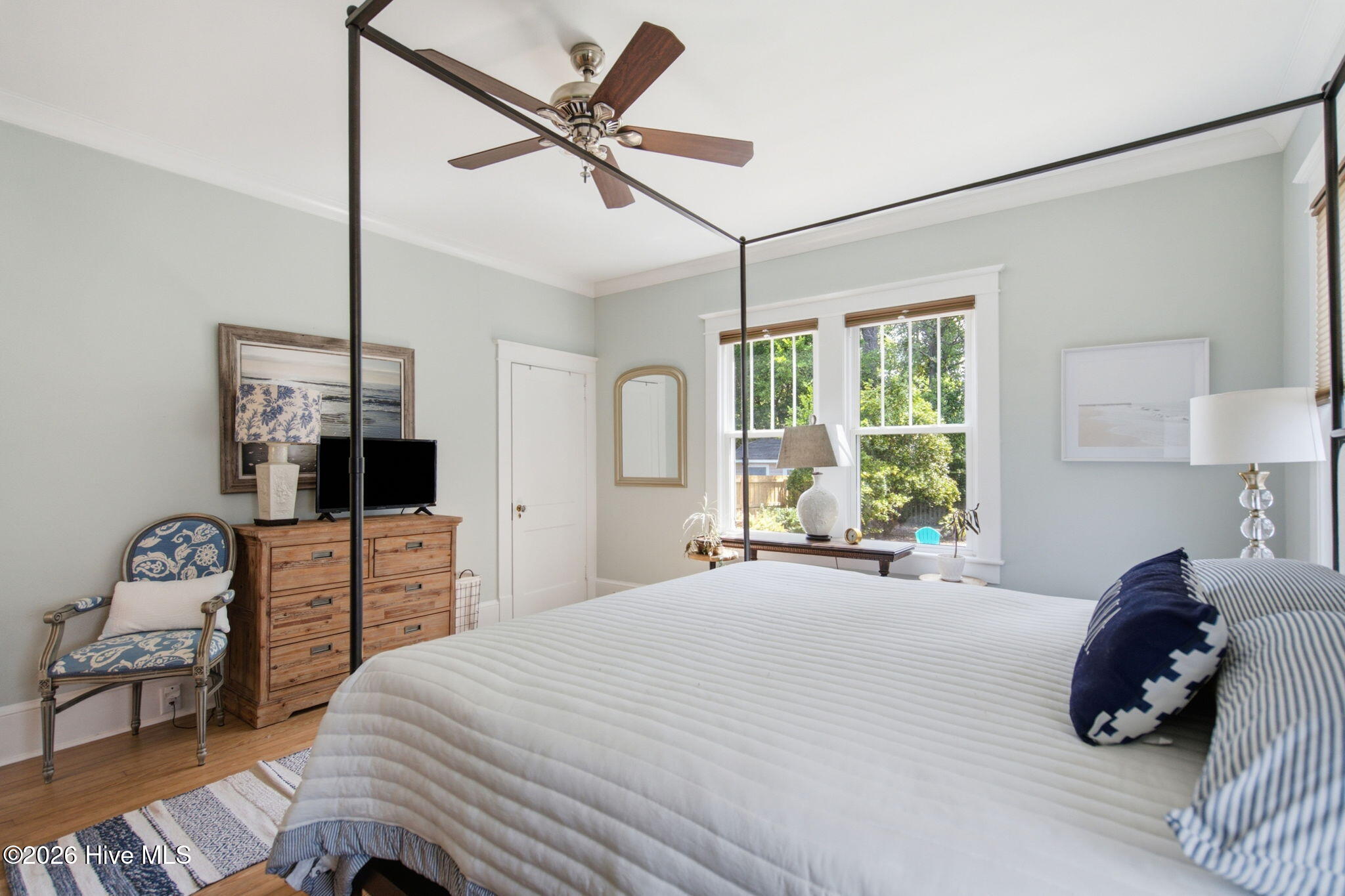 100587946 | Photo 23