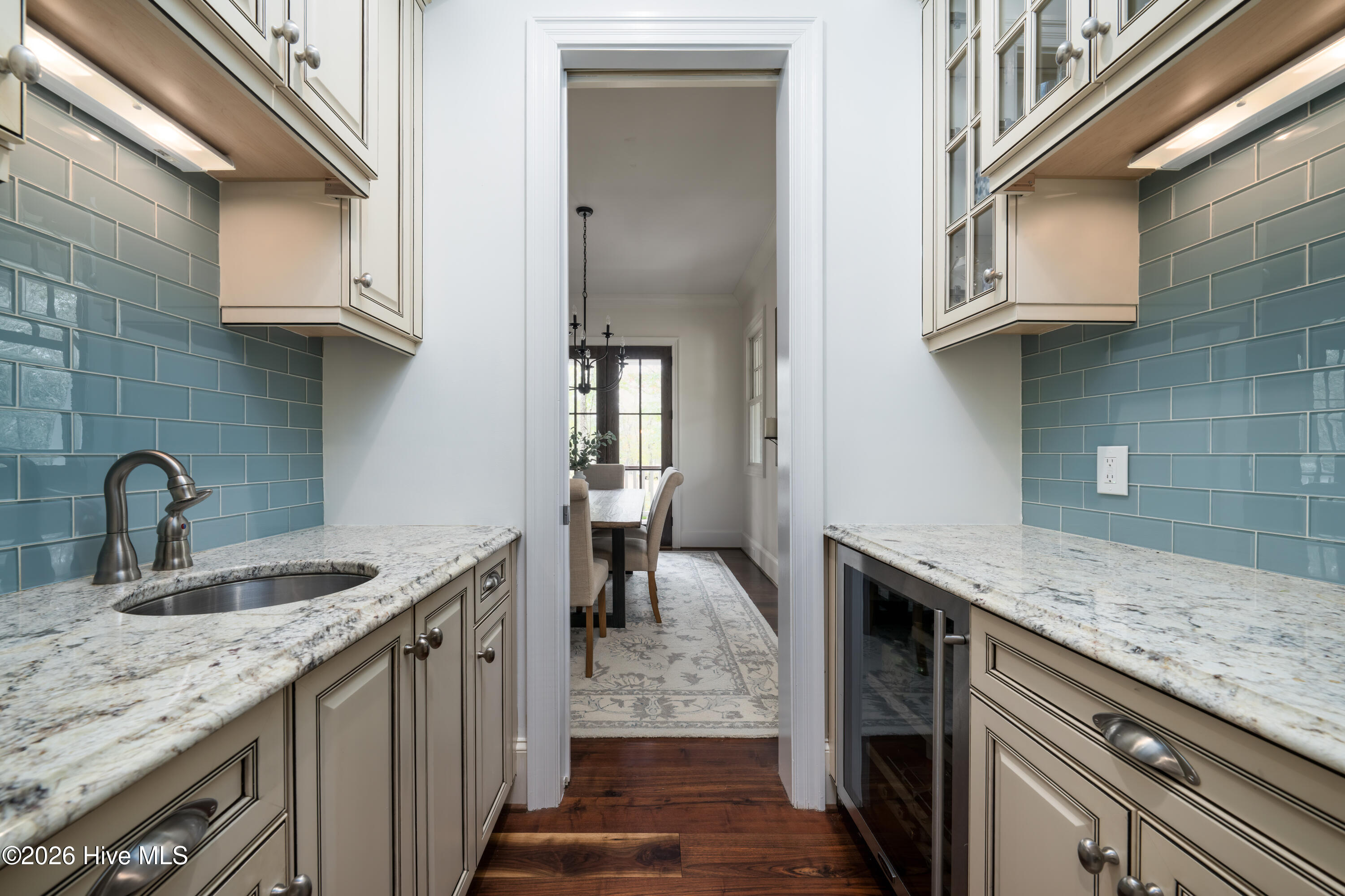 100549444 | Photo 23