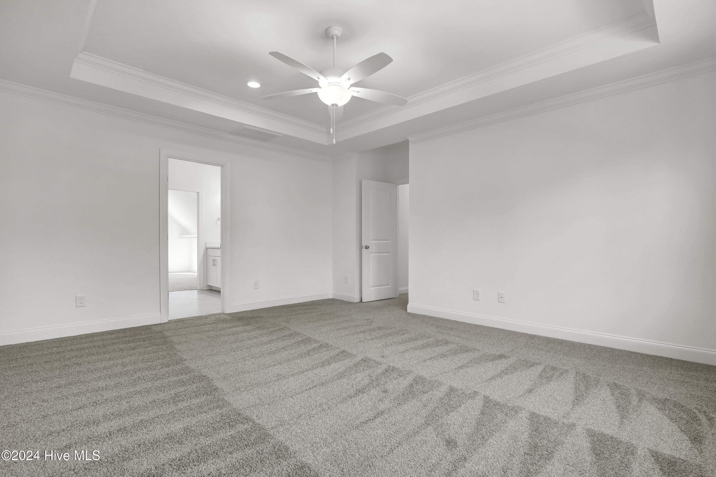 100477041 | Photo 18