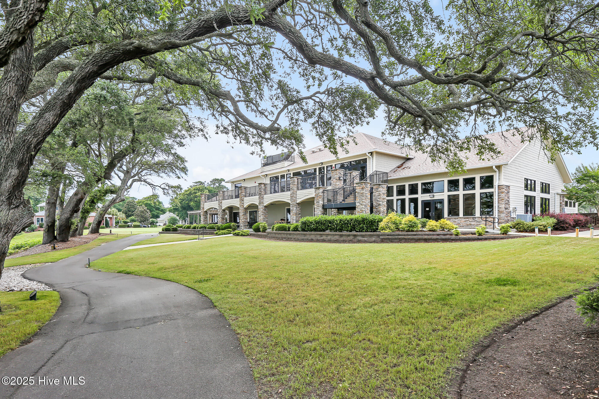 100535738 | Photo 69