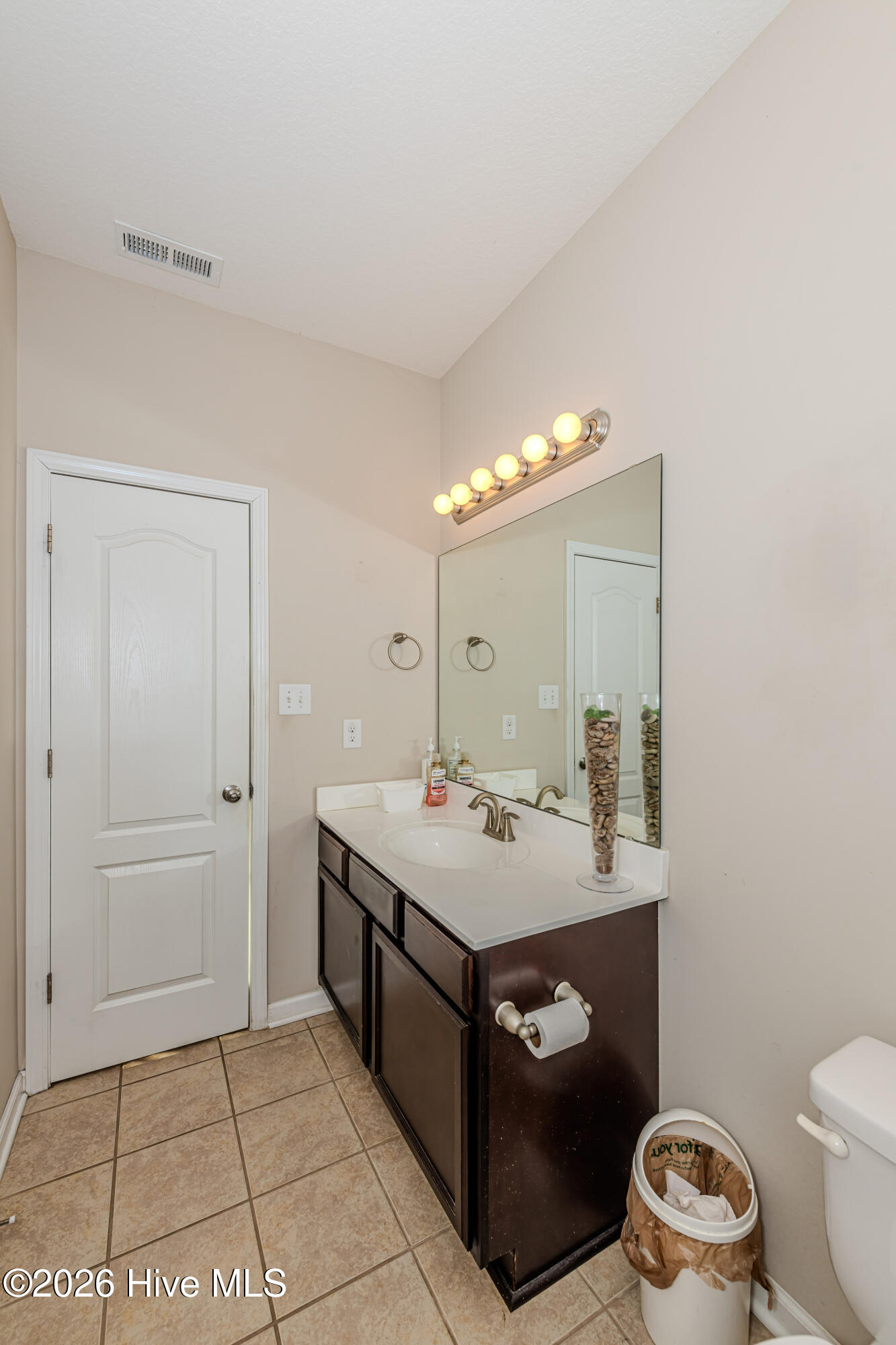 100549847 | Photo 30