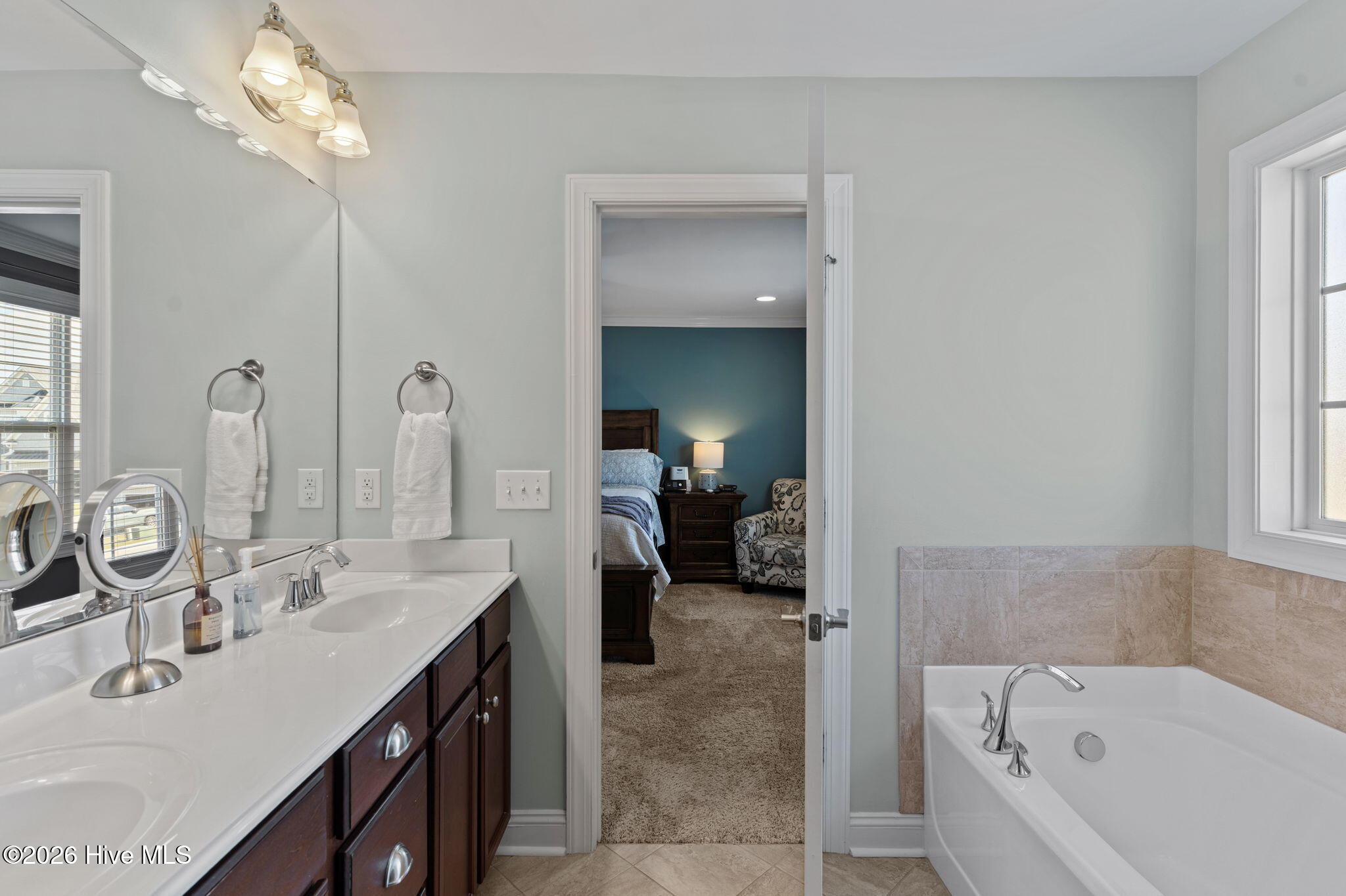 100564202 | Photo 32