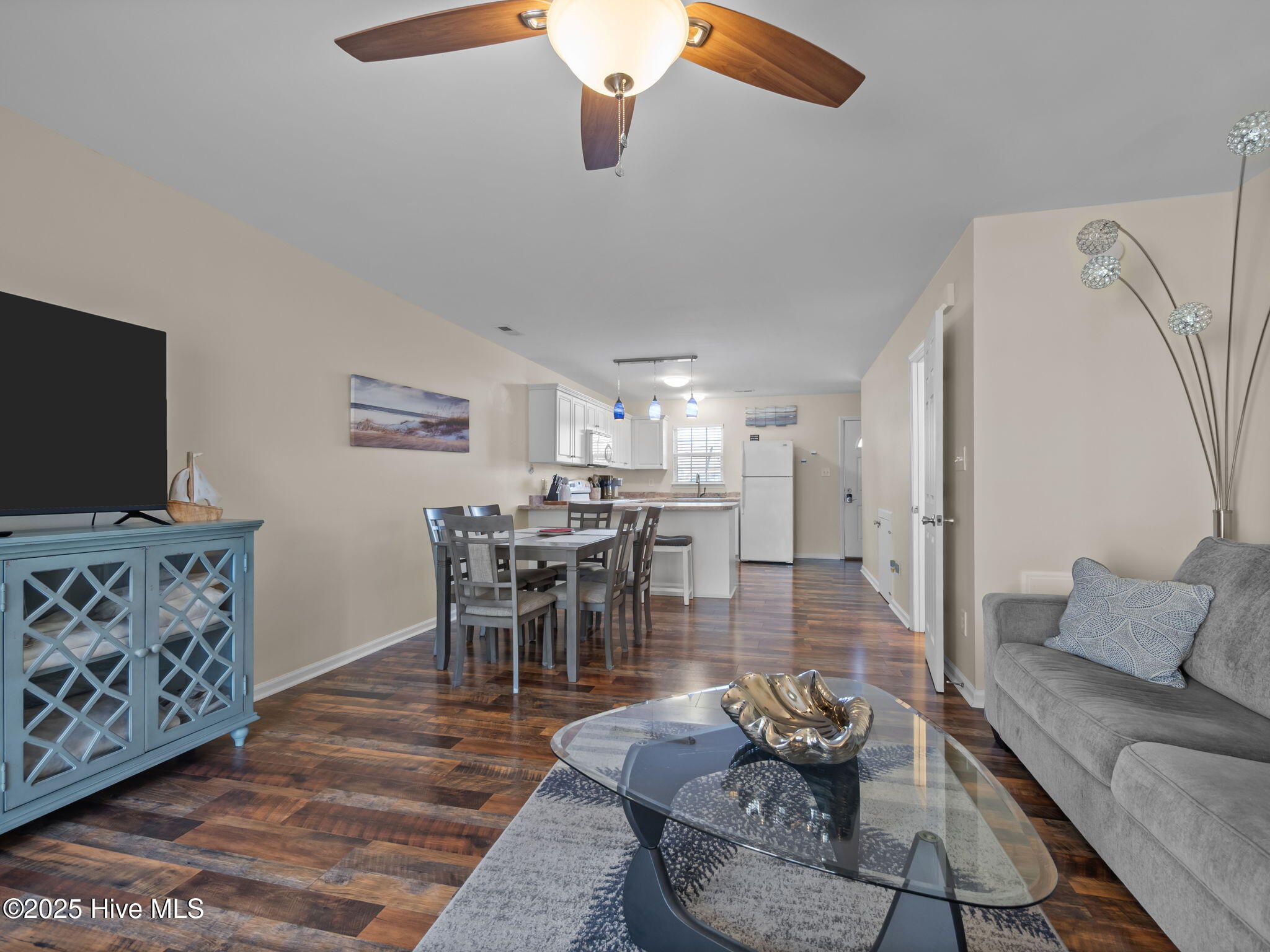 100542143 | Photo 18