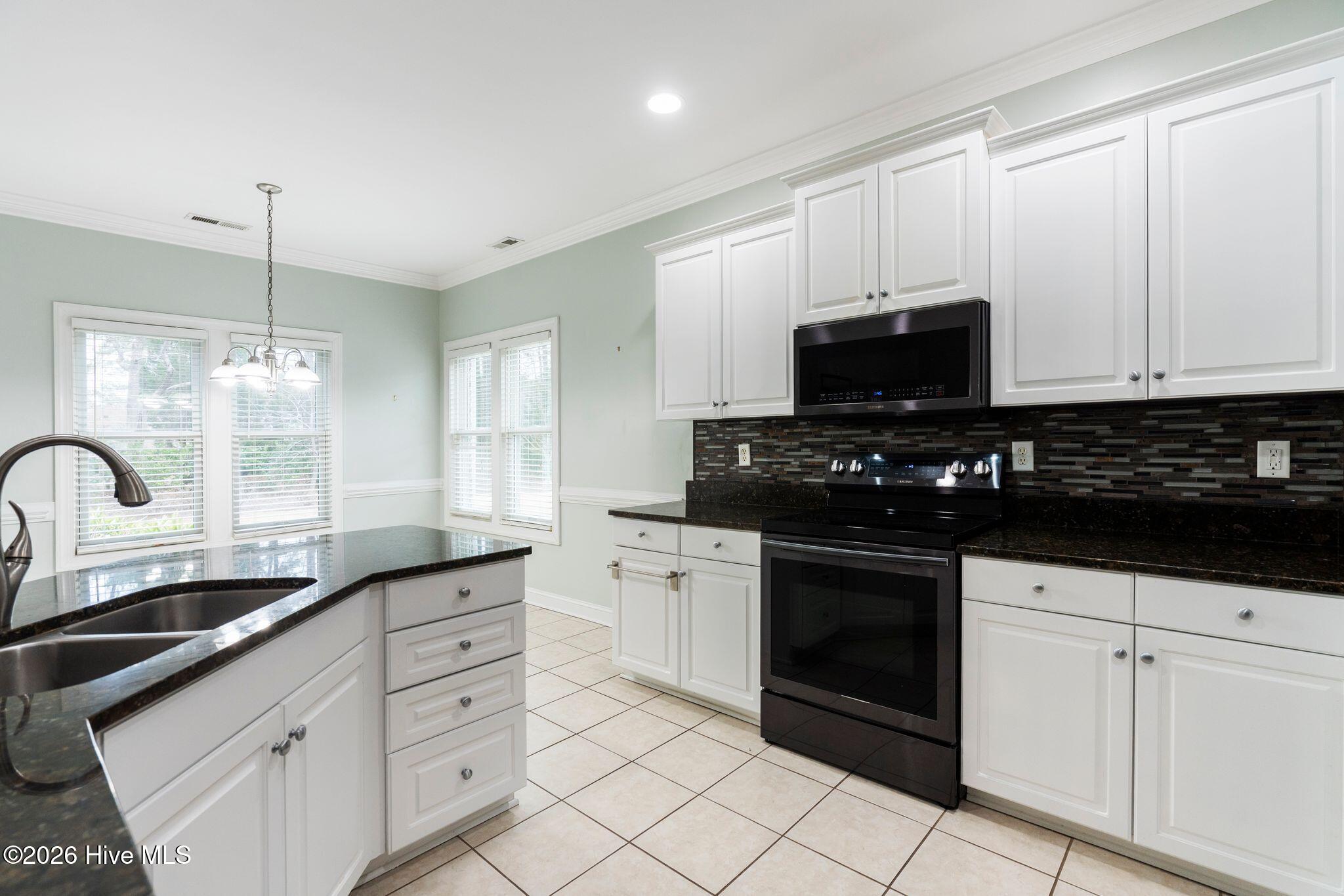 100552606 | Photo 14