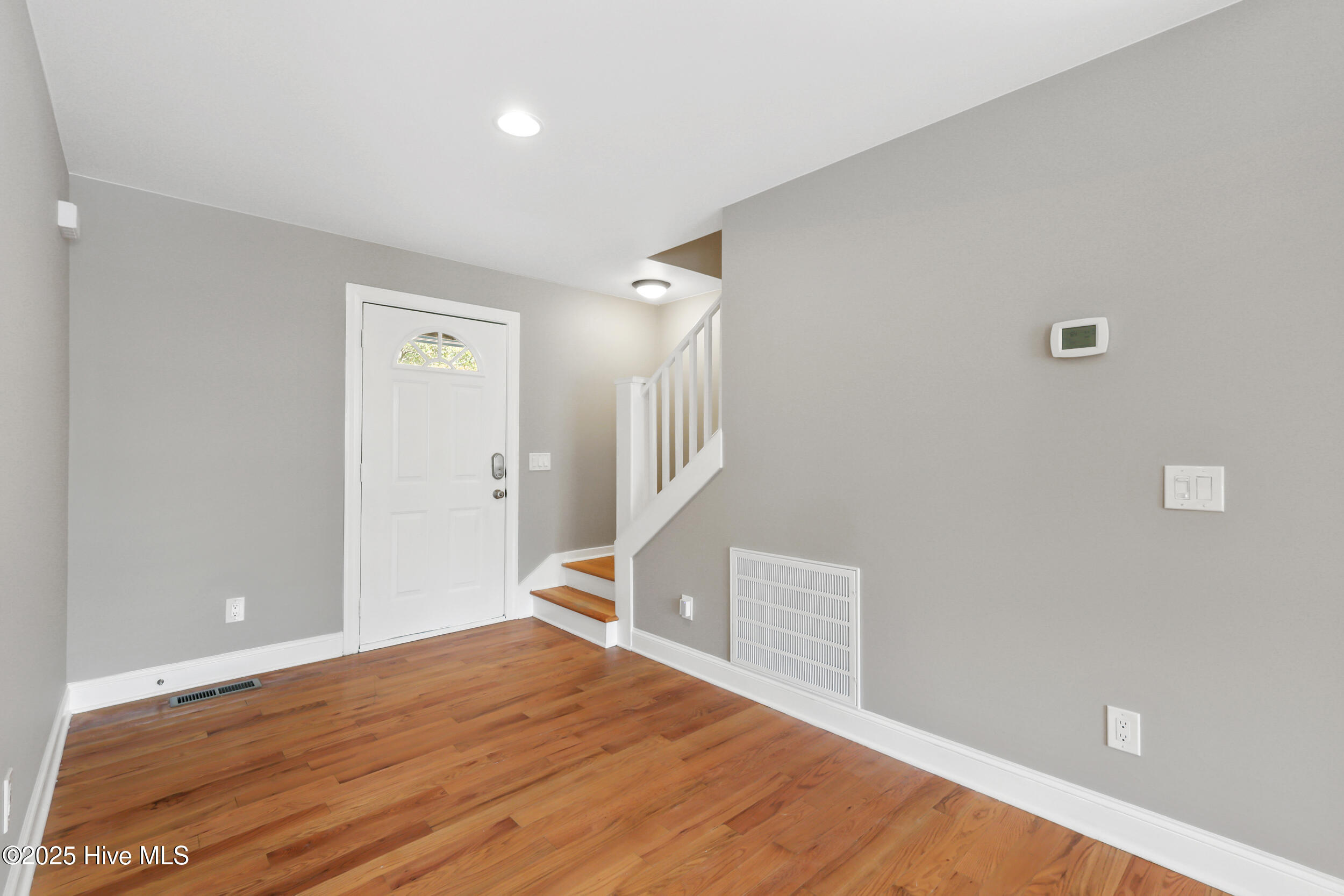 100542075 | Photo 44