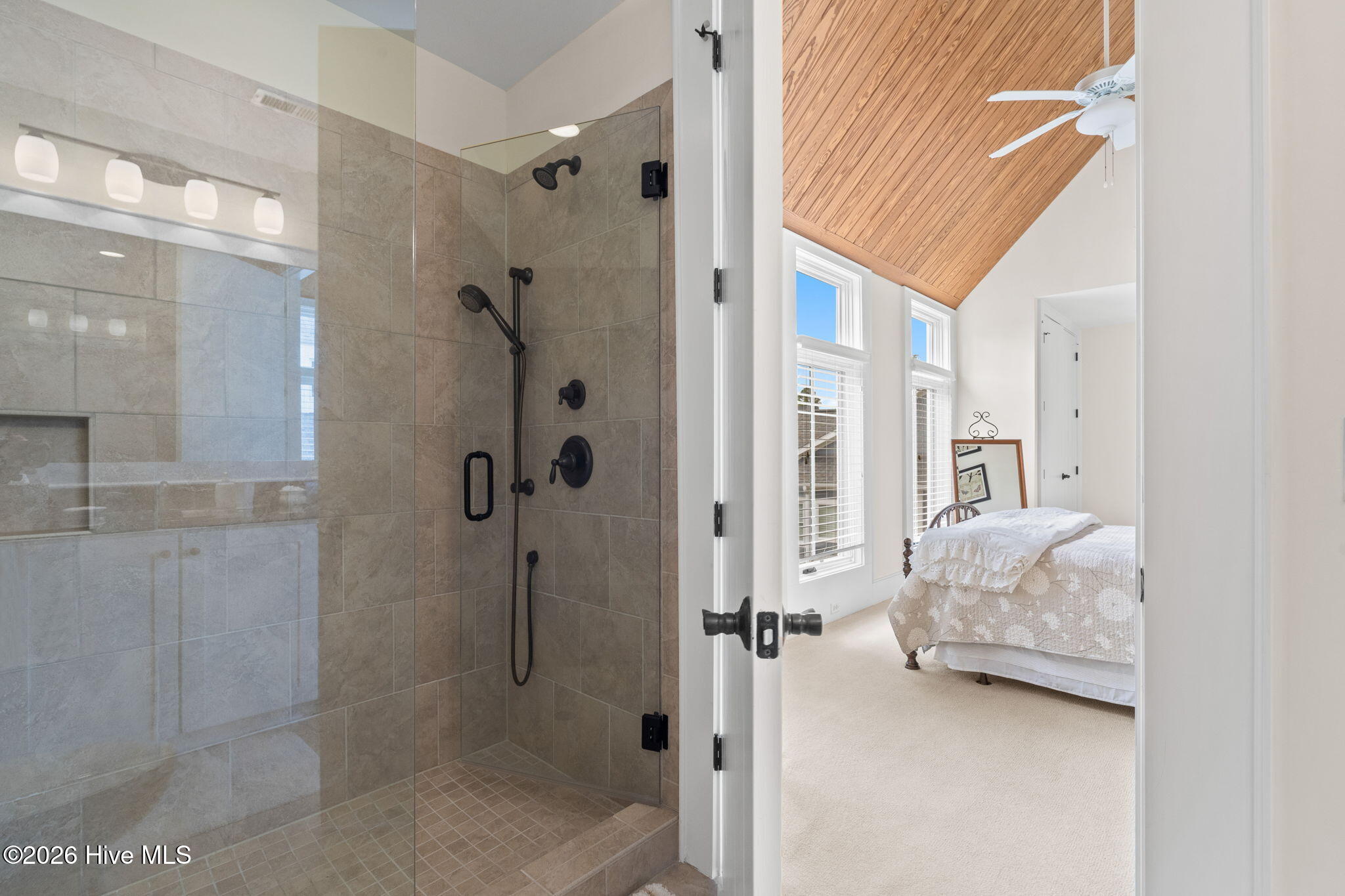 100563236 | Photo 36