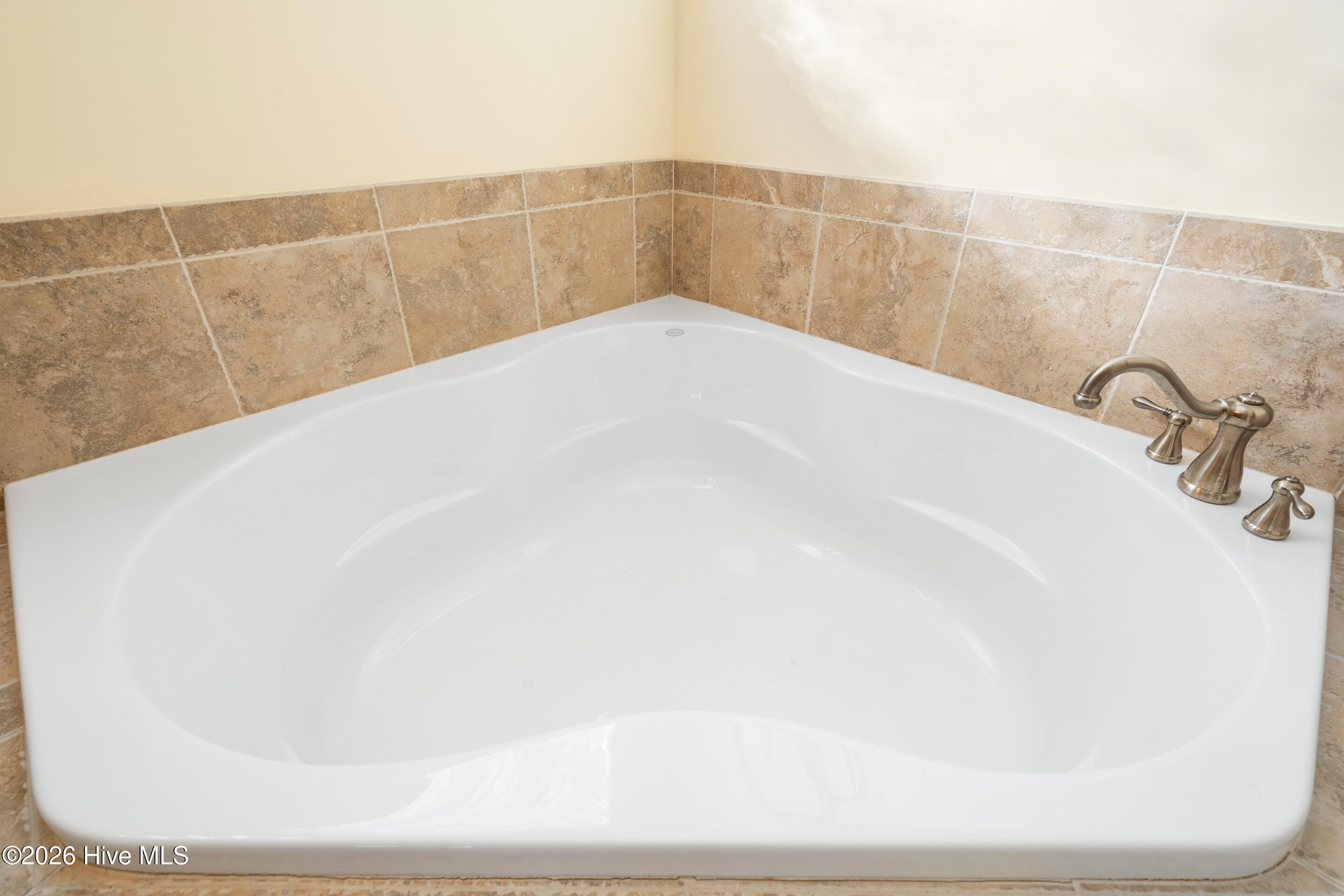 100550560 | Photo 34