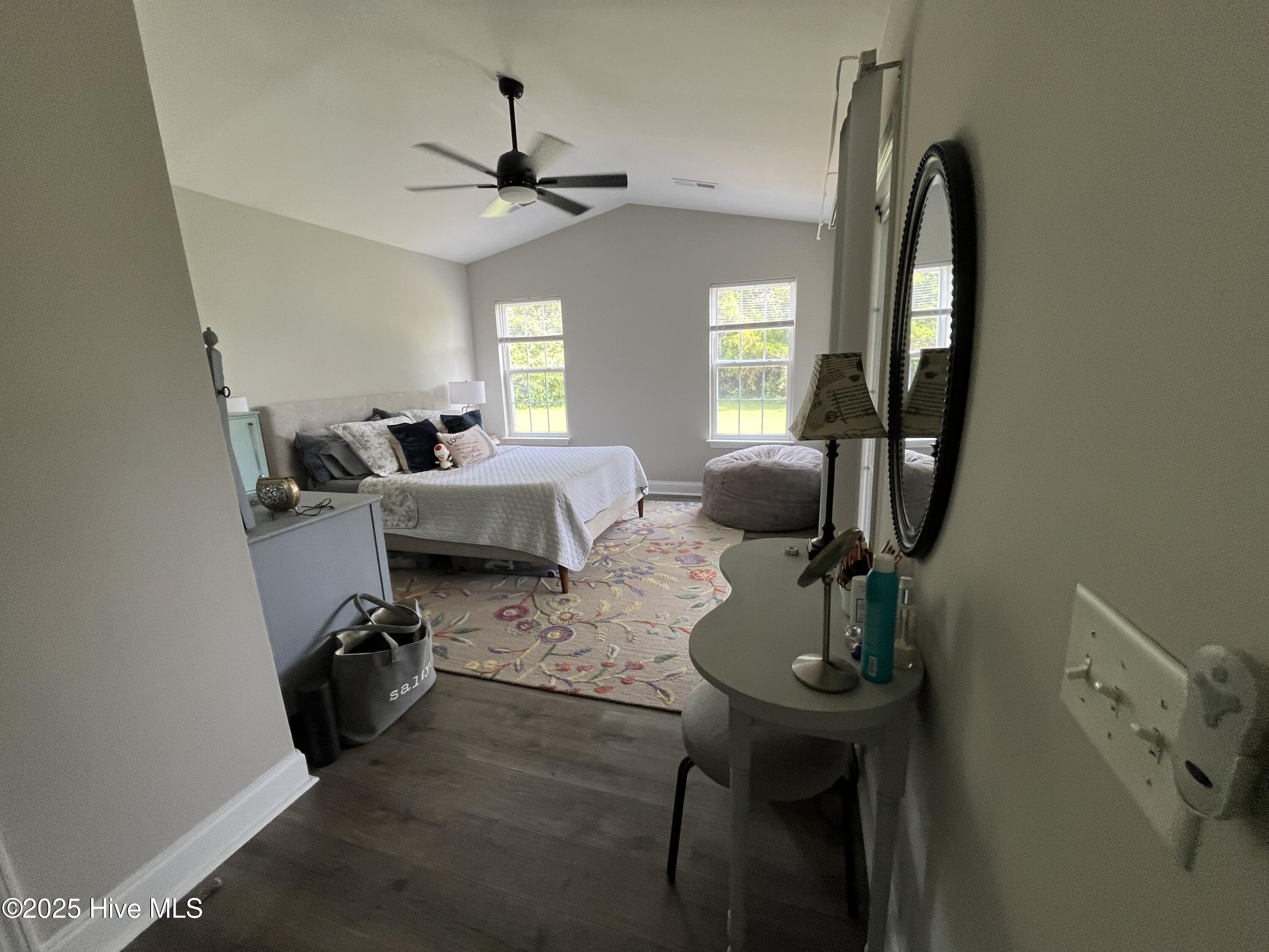 100538374 | Photo 11