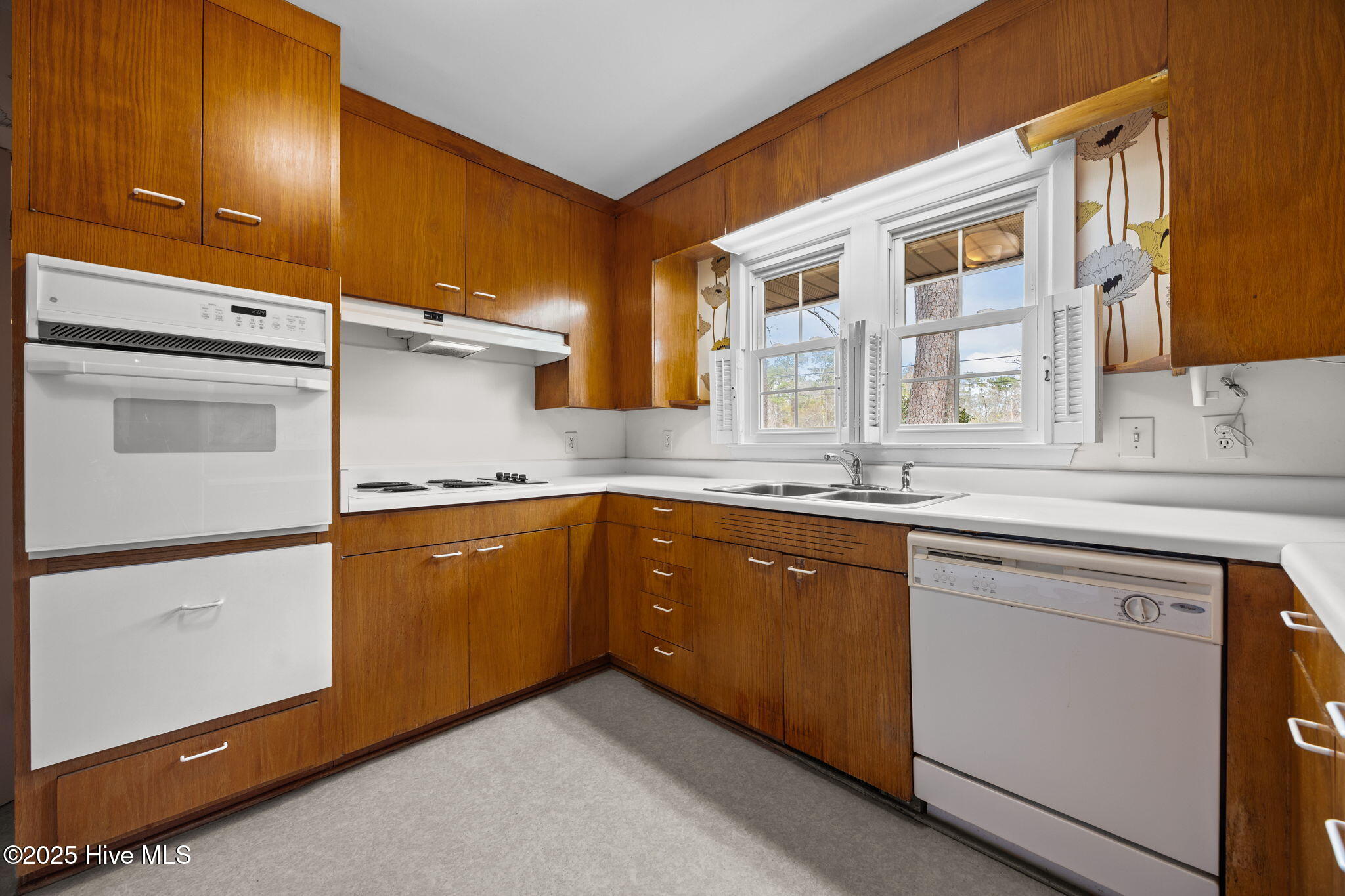 100544163 | Photo 12