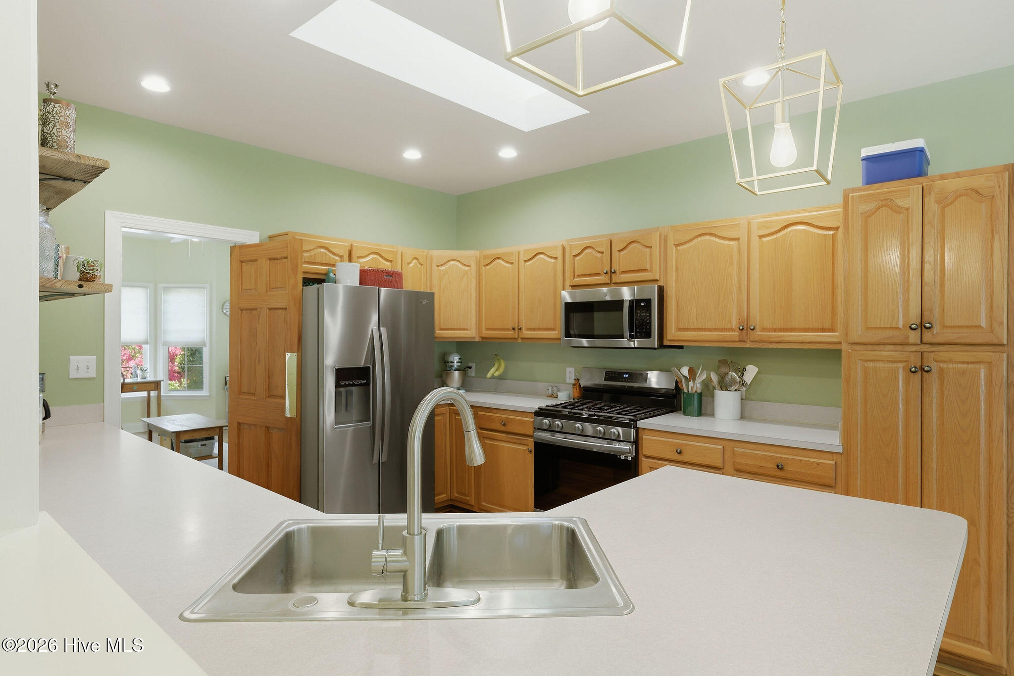 100565672 | Photo 16