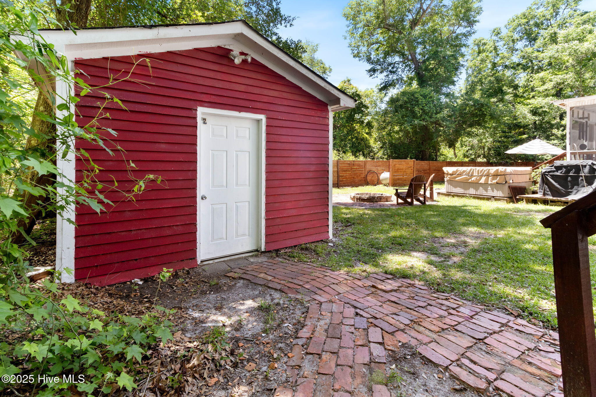 100507341 | Photo 62