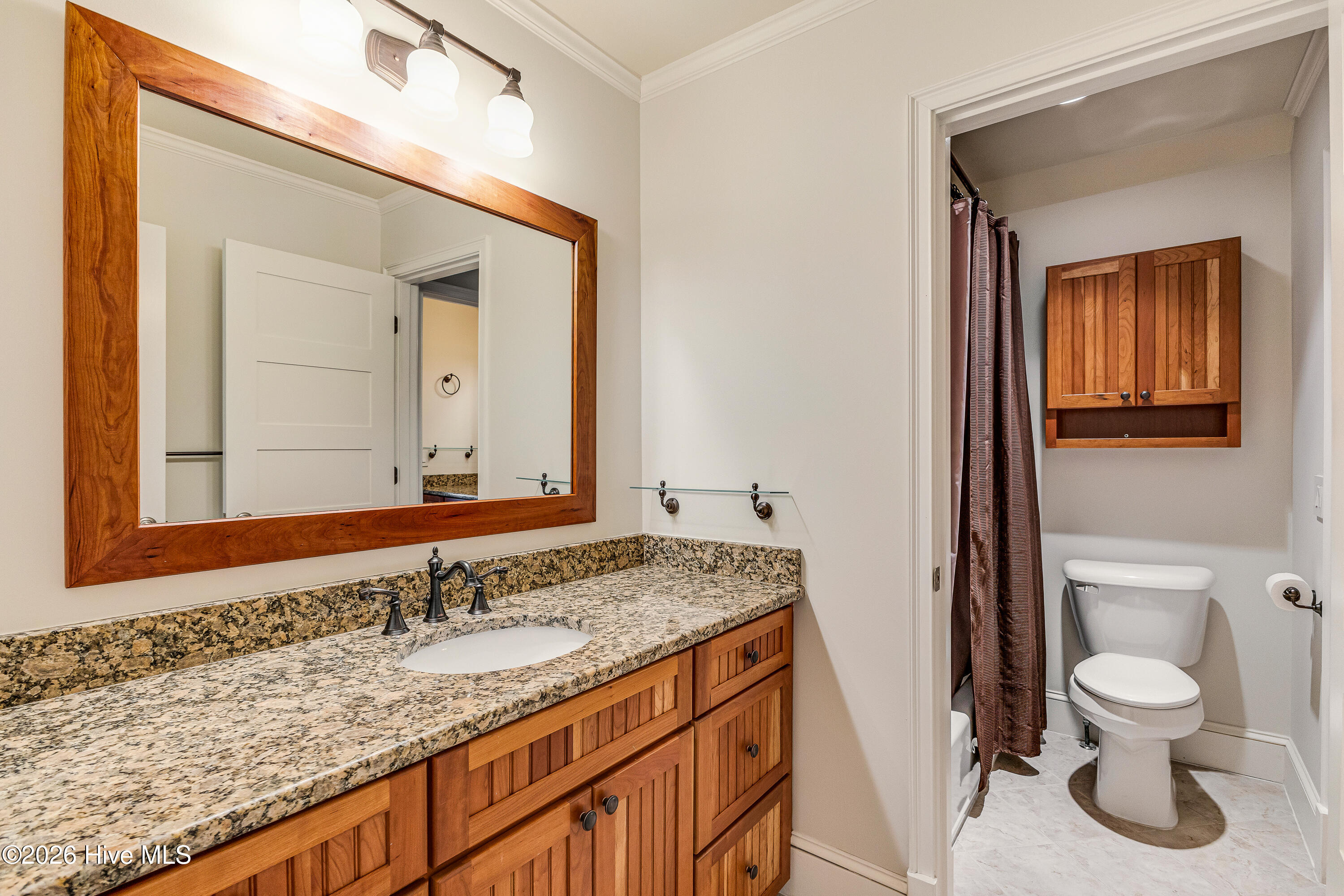 100563168 | Photo 37