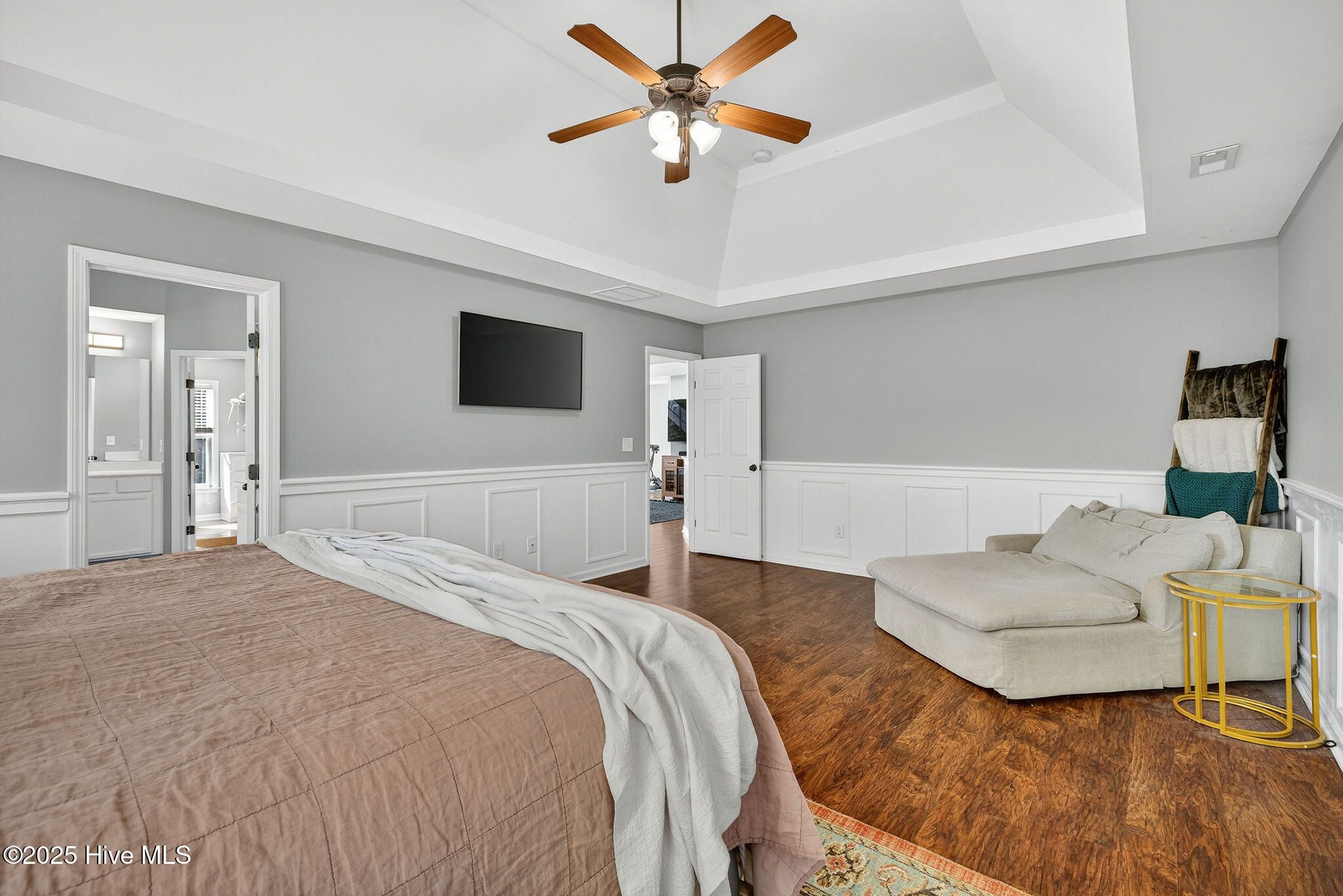 100537905 | Photo 23