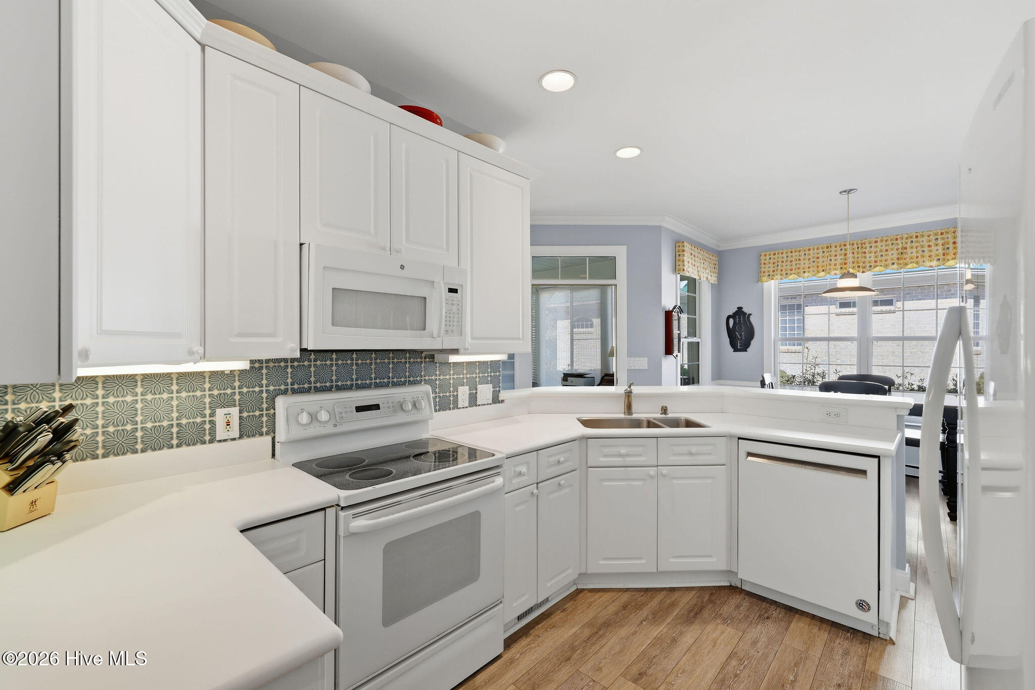 100558304 | Photo 25