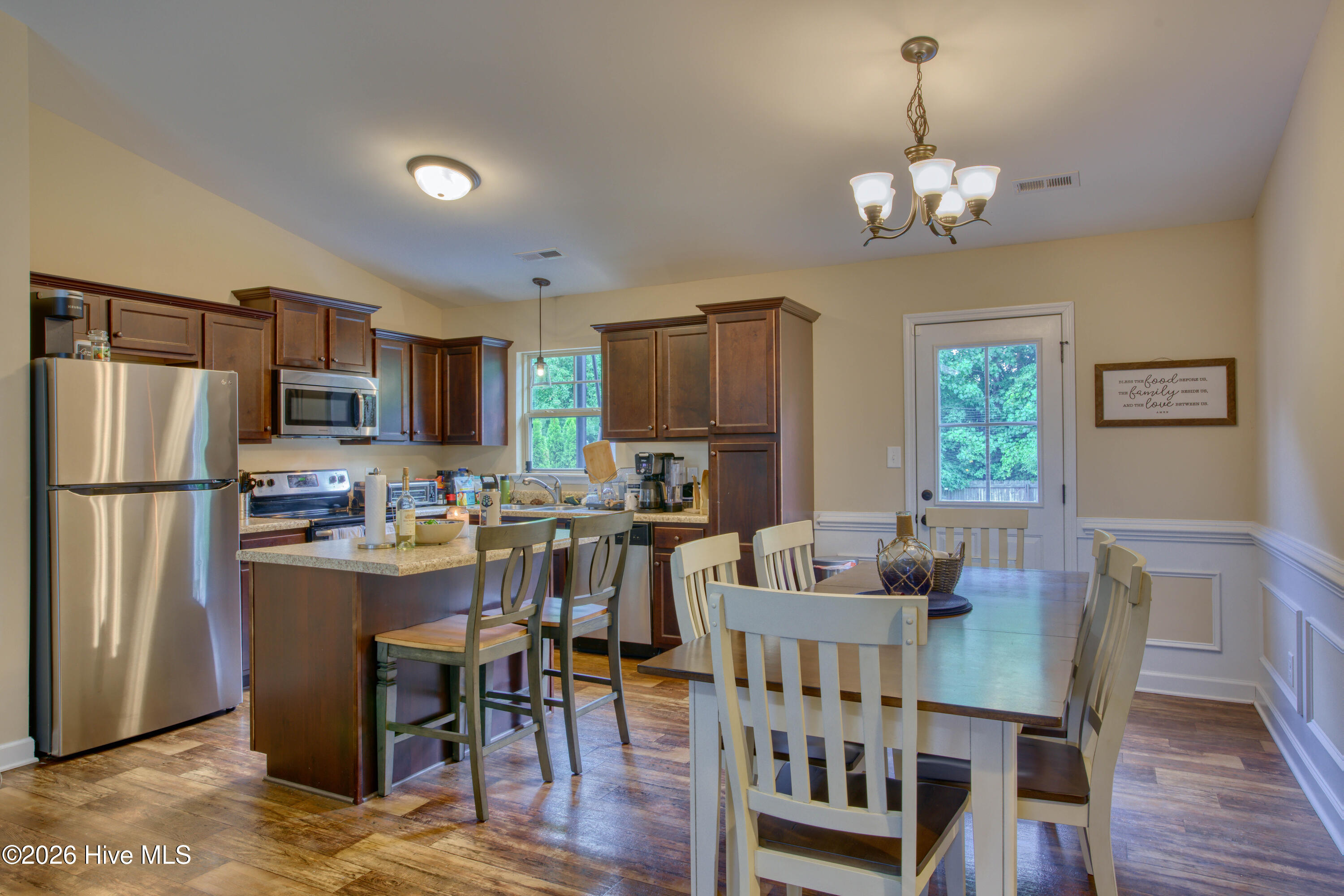 100563081 | Photo 13