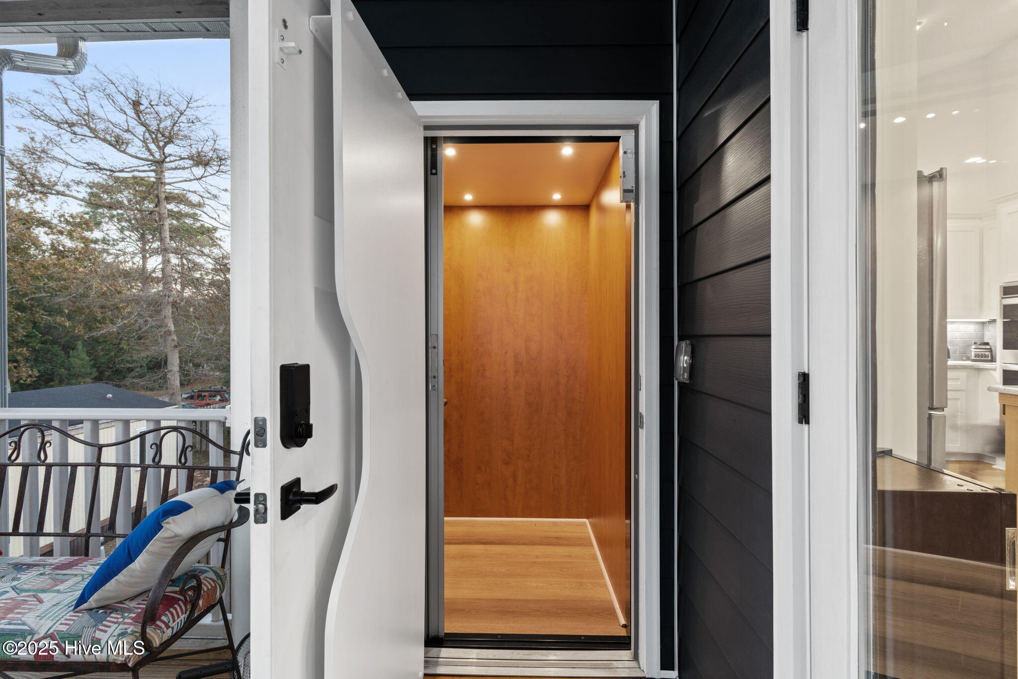 100564542 | Photo 47