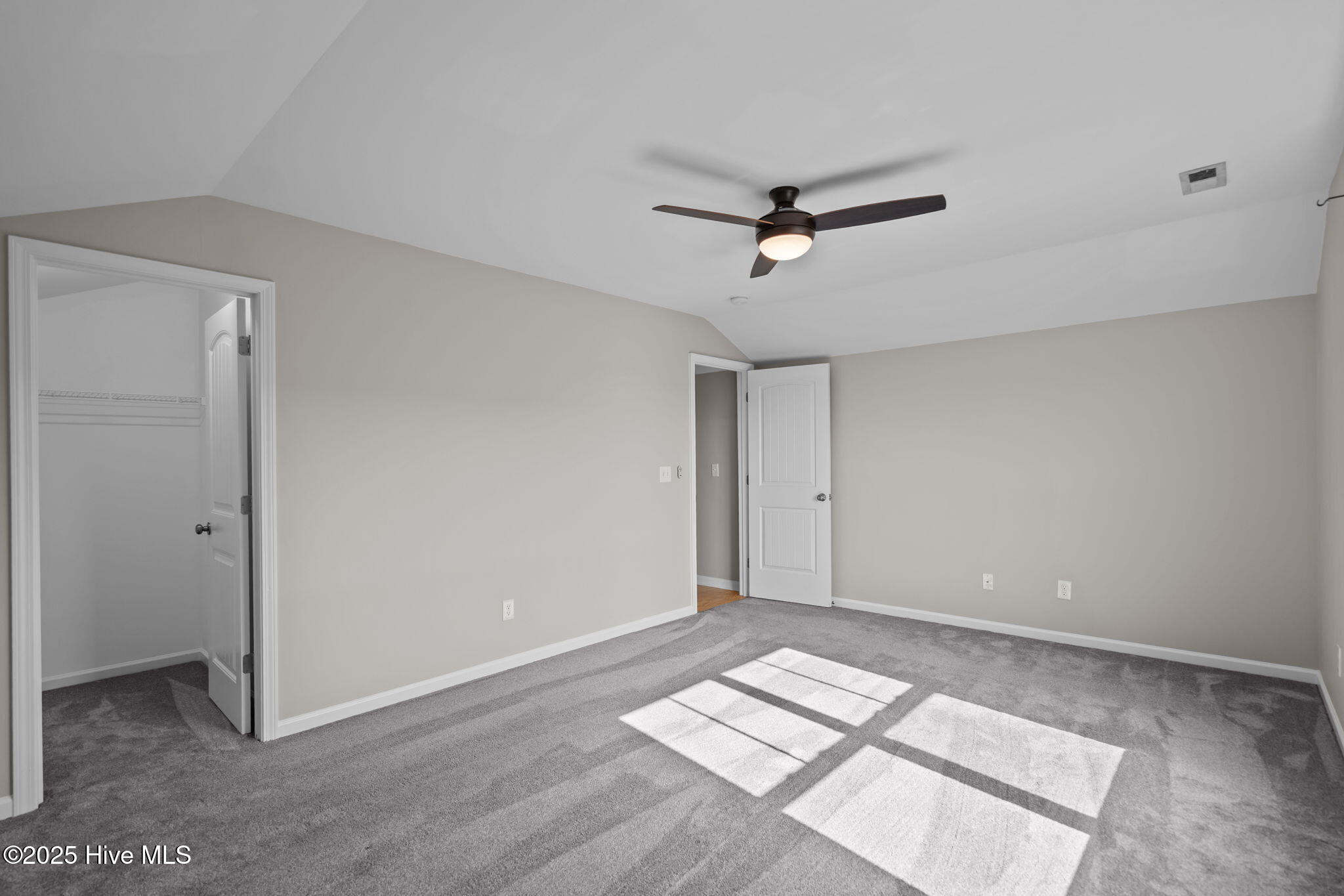 100547166 | Photo 30