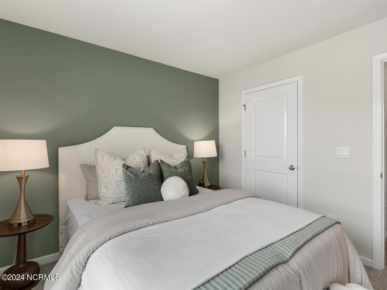 100562292 | Photo 32