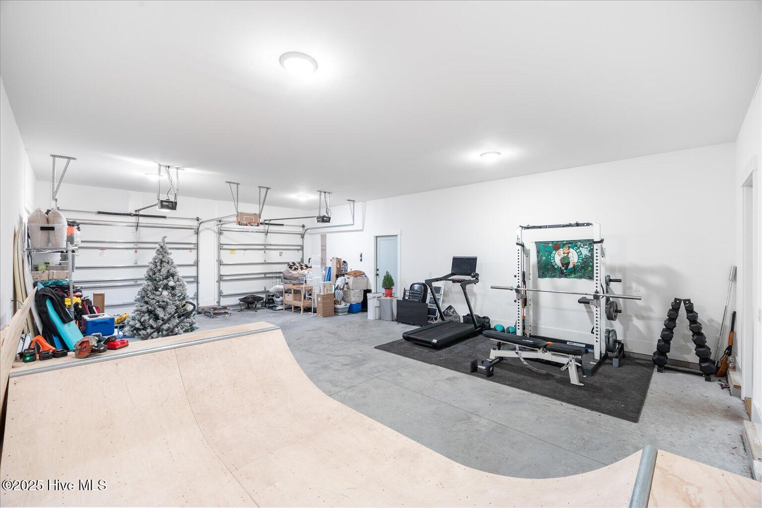 100544004 | Photo 41