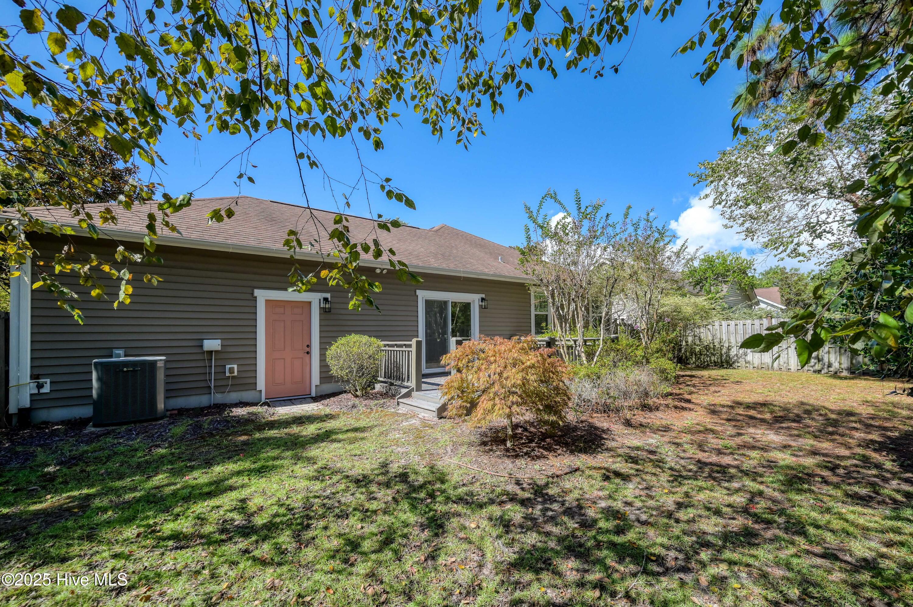 100487602 | Photo 30