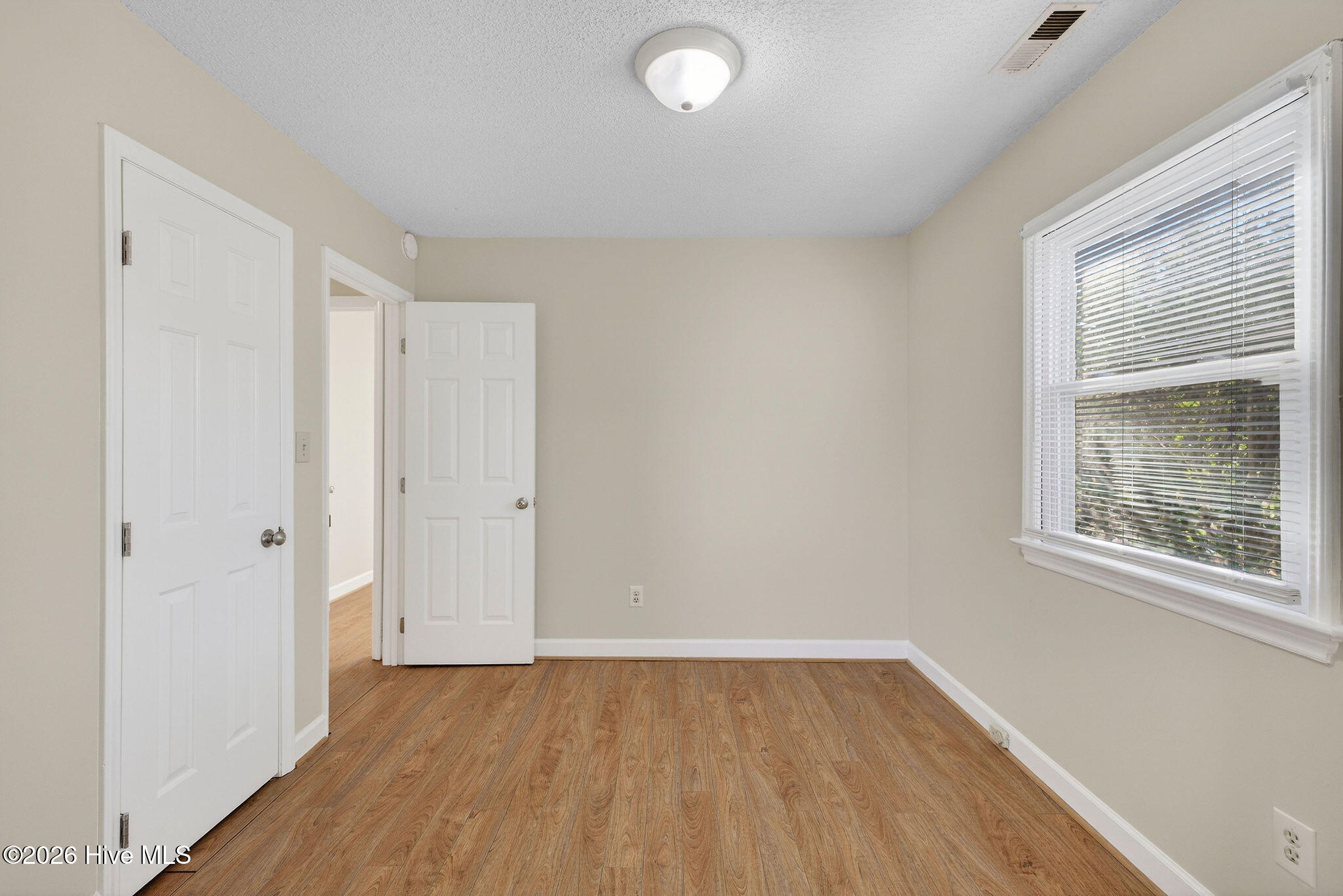 100545723 | Photo 27