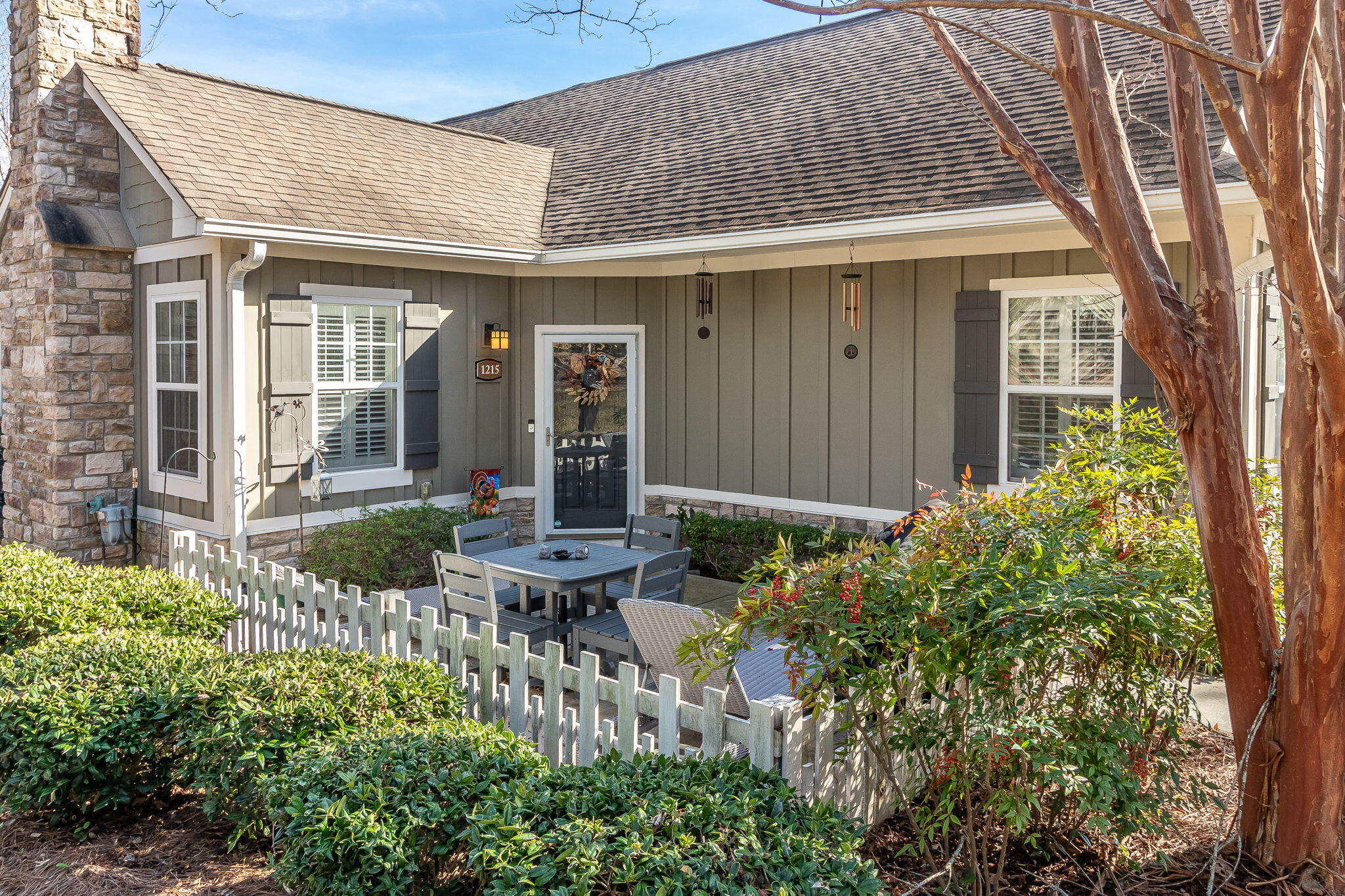 6-web-or-mls-1215 BROOKSTONE WAY ©-5335