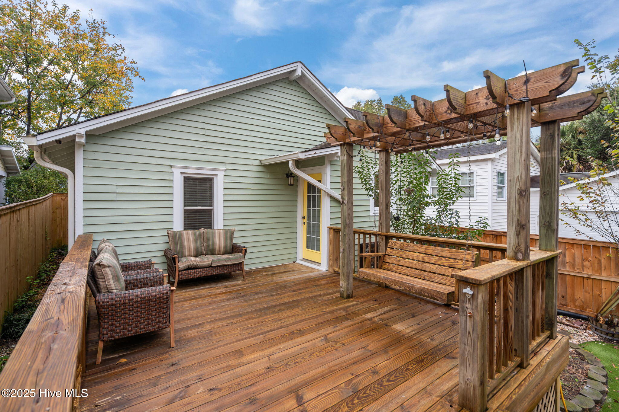 100538860 | Photo 18