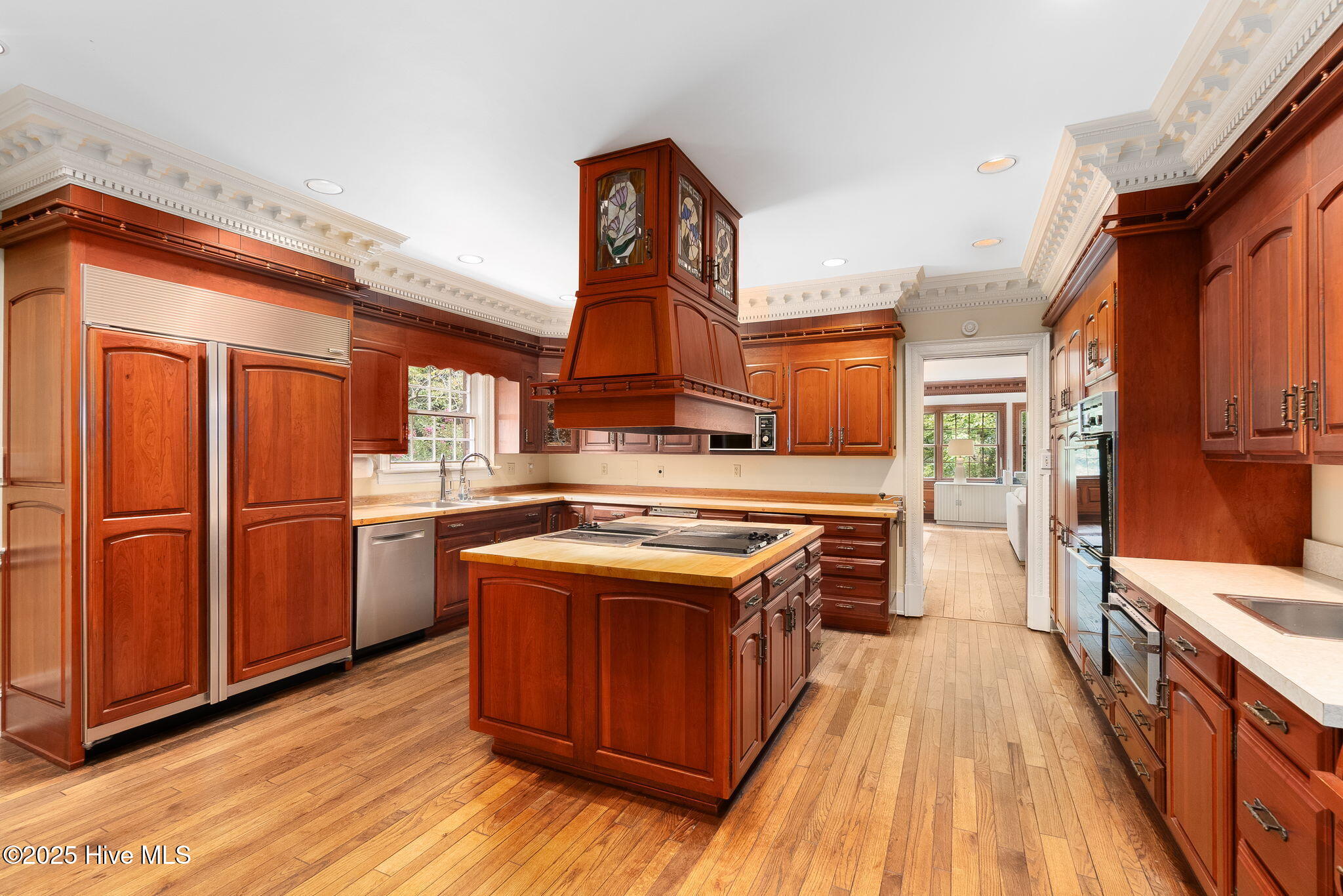 100528330 | Photo 29