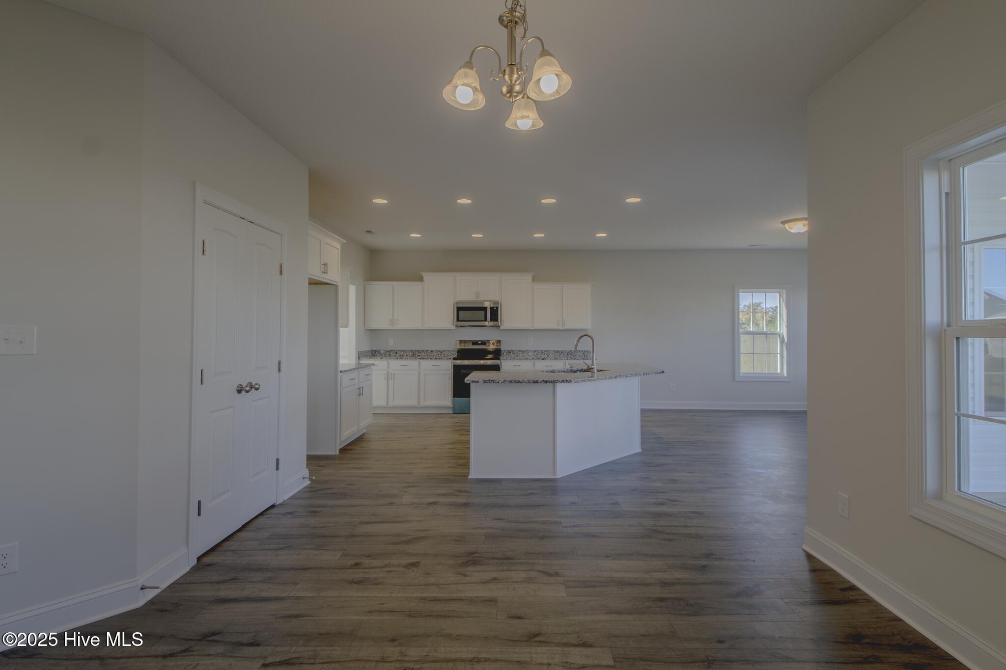 100497417 | Photo 11