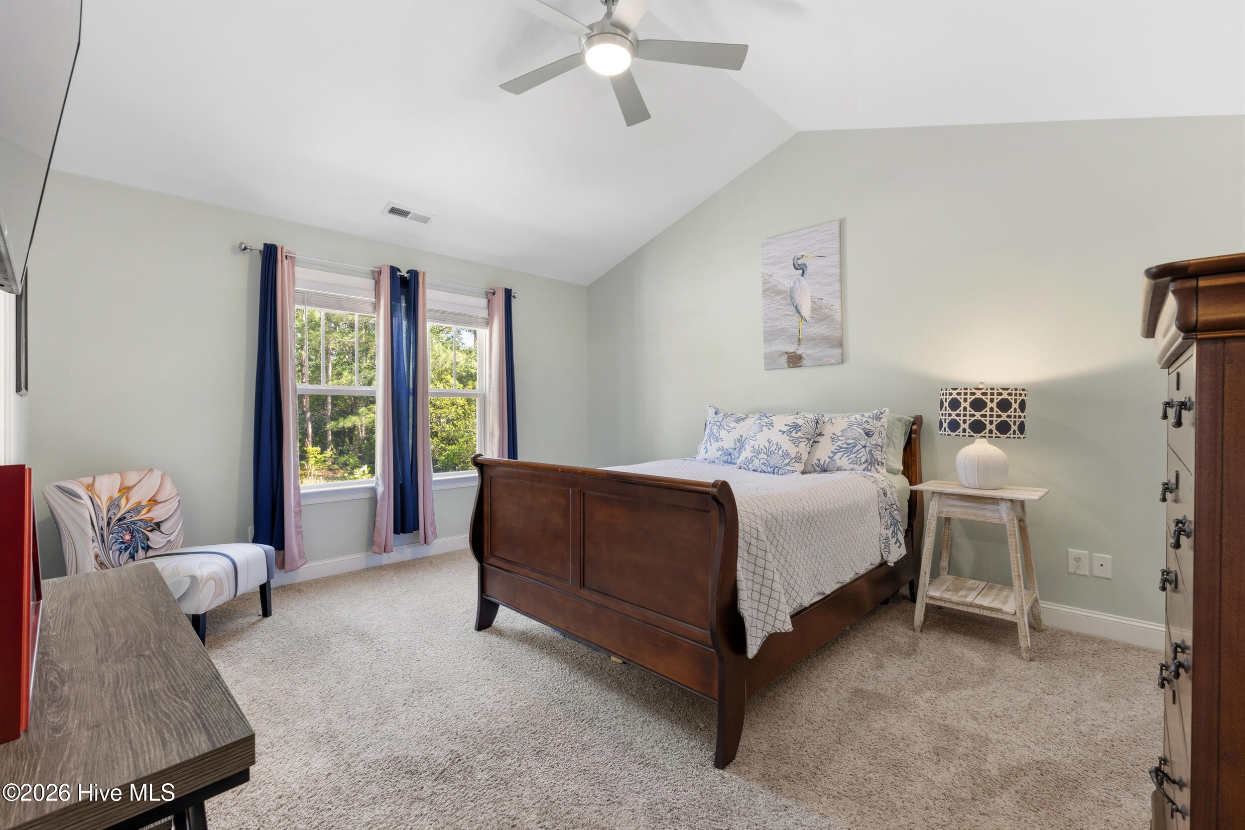 100569196 | Photo 20