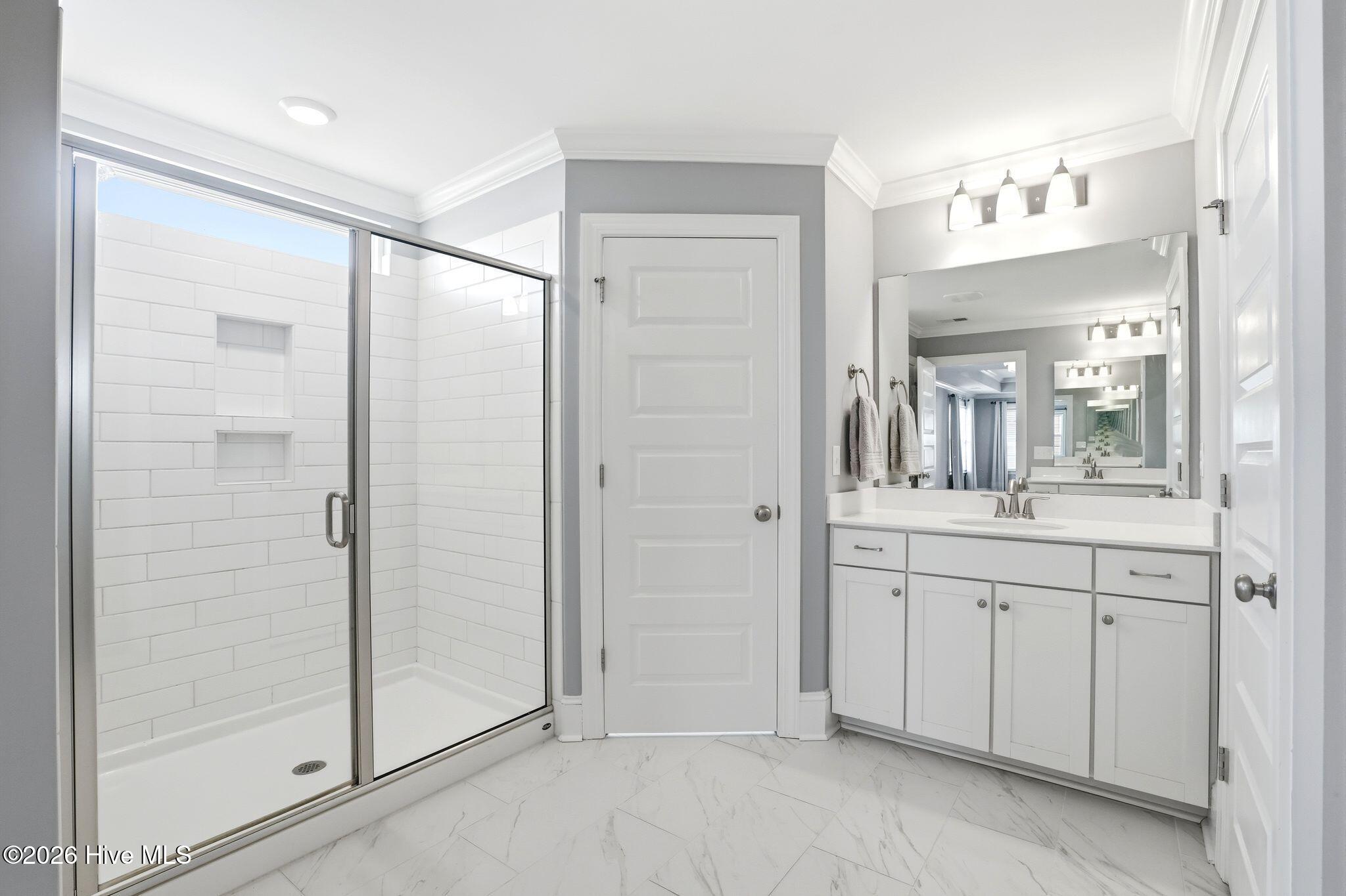 100563287 | Photo 56