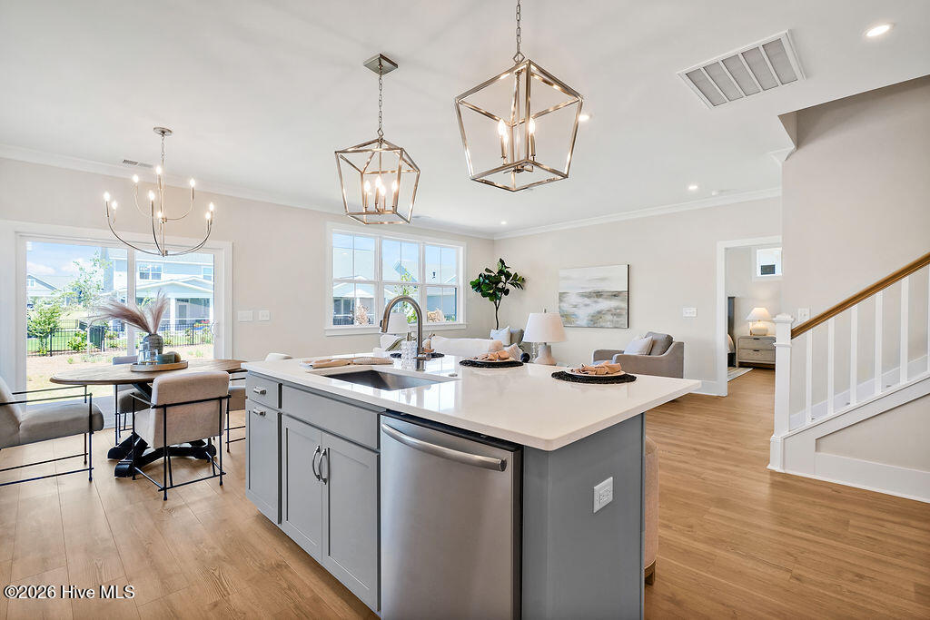 100561795 | Photo 13