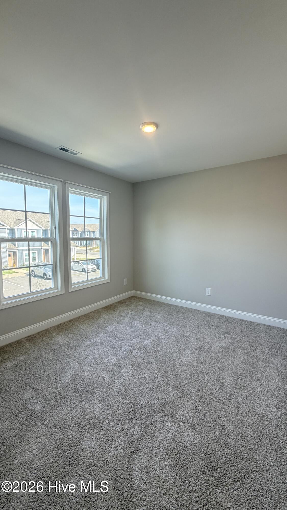 100558167 | Photo 18