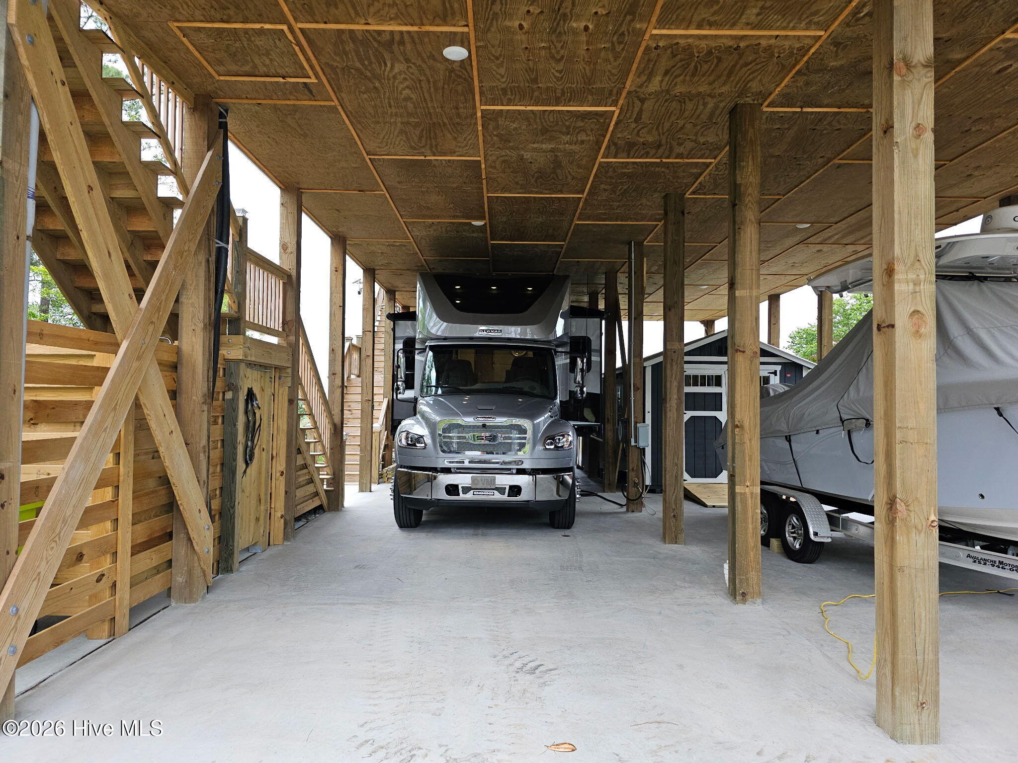 100569220 | Photo 49