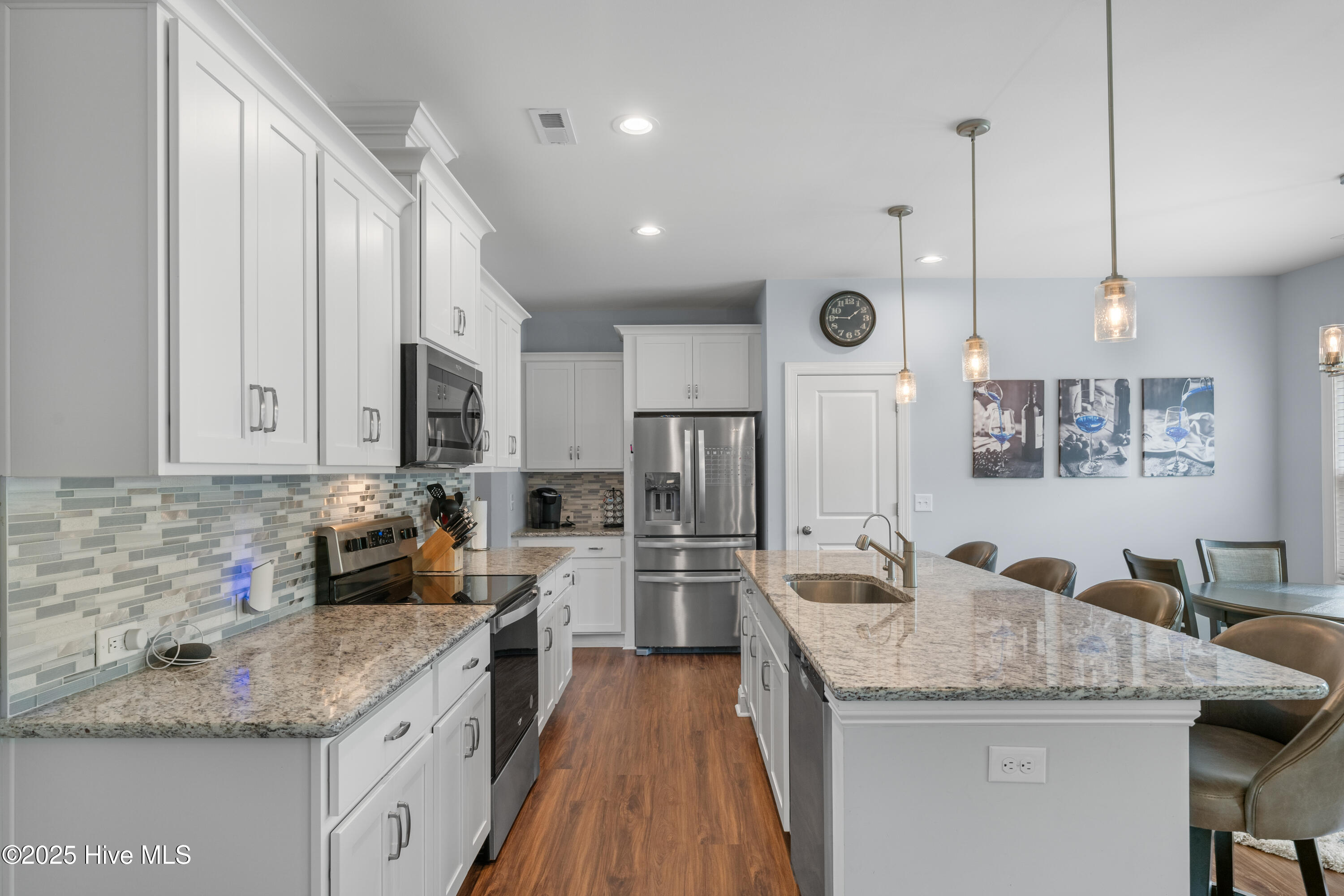 100512596 | Photo 16