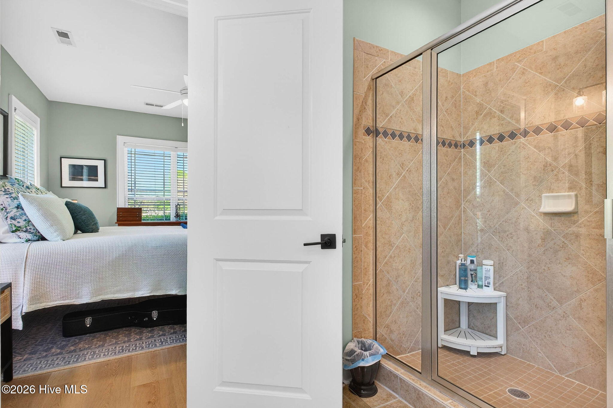 100564784 | Photo 24