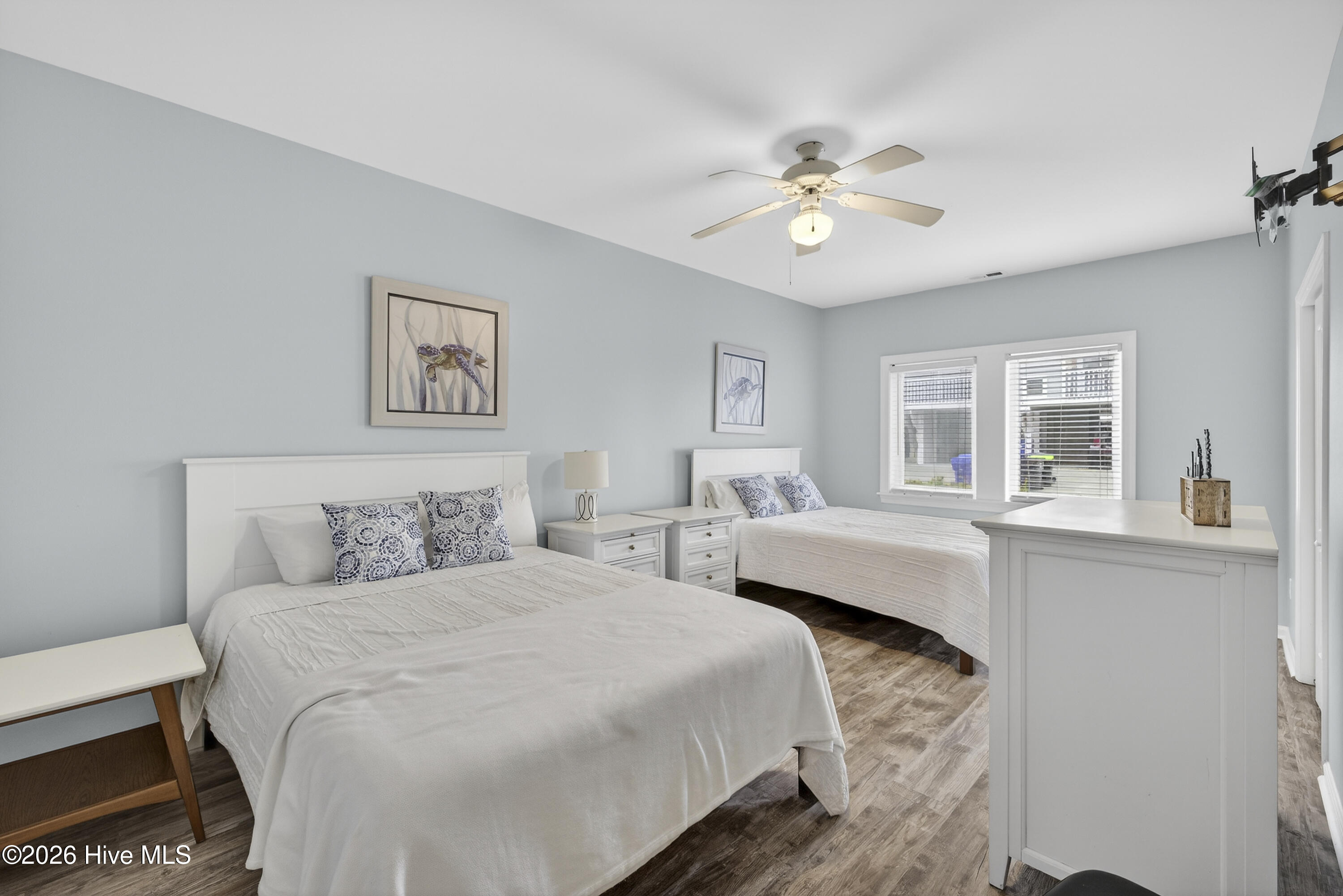 100561786 | Photo 34