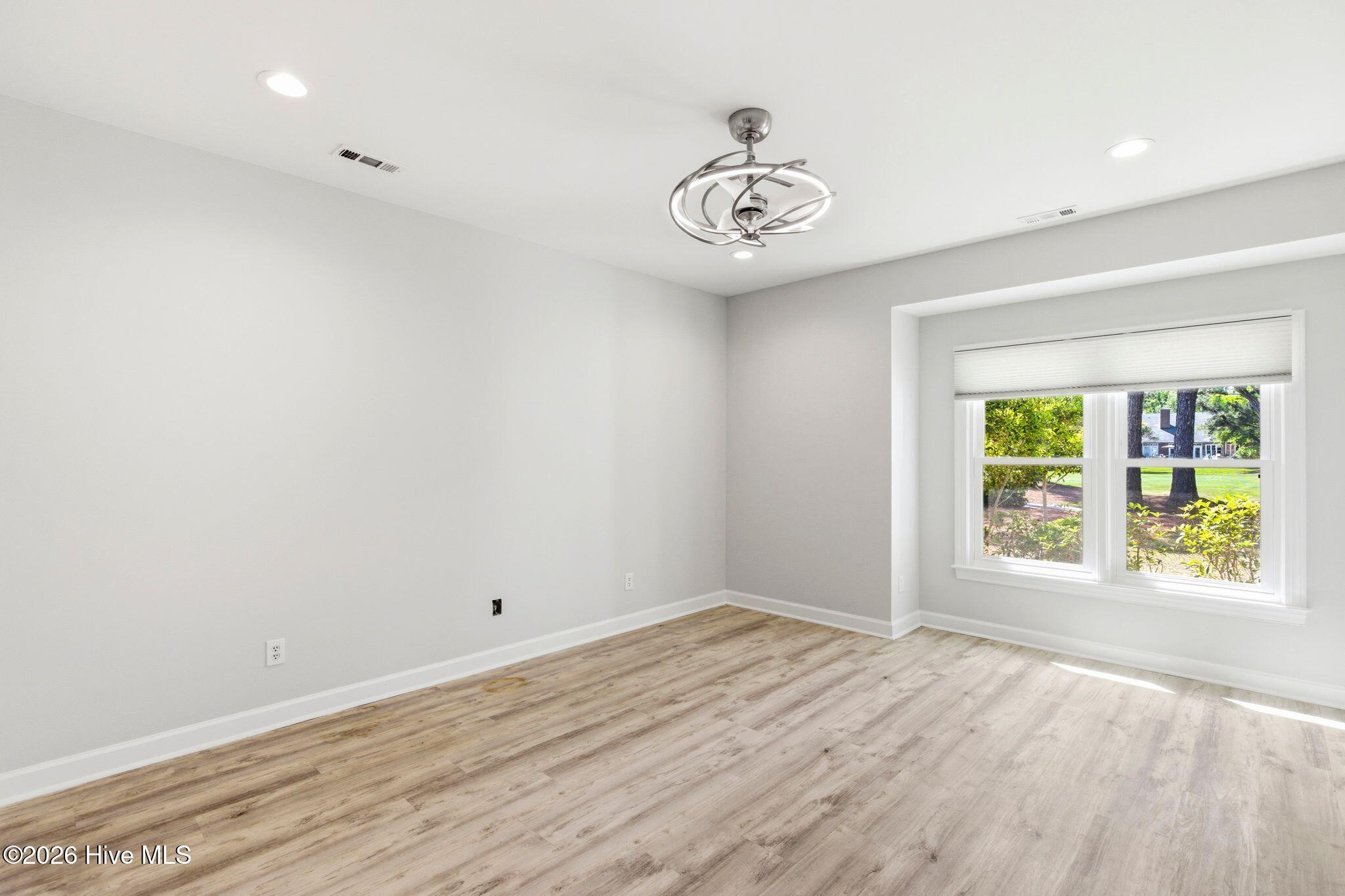 100567586 | Photo 16