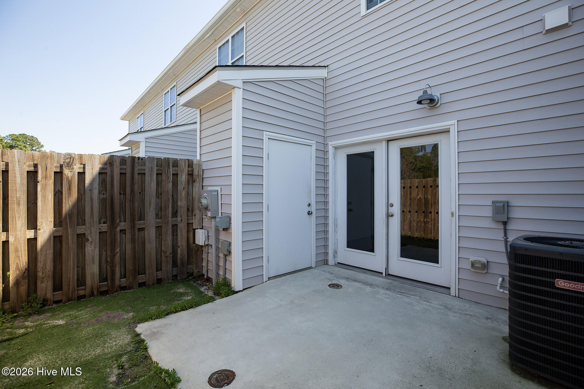 100562810 | Photo 33