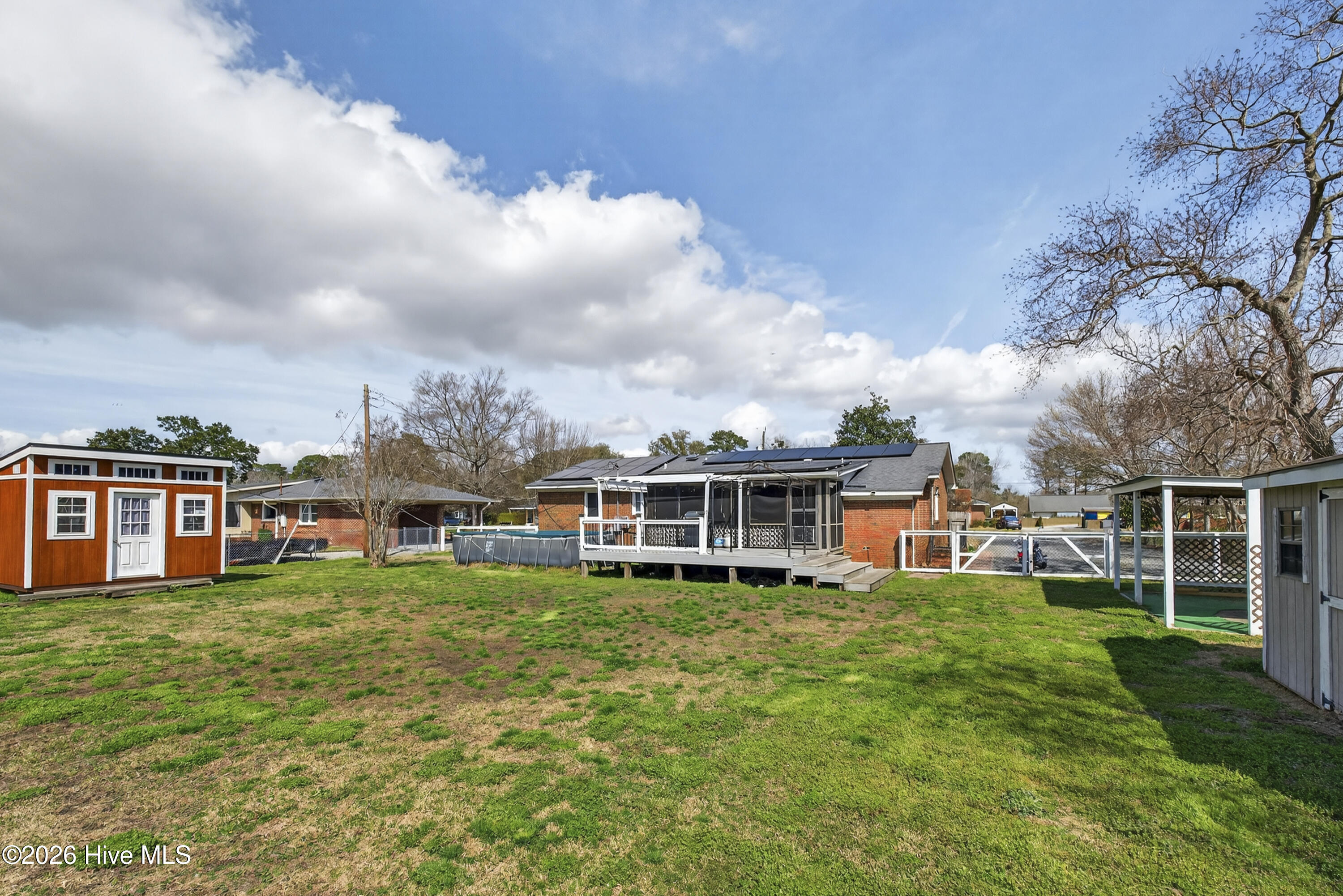 100558710 | Photo 44