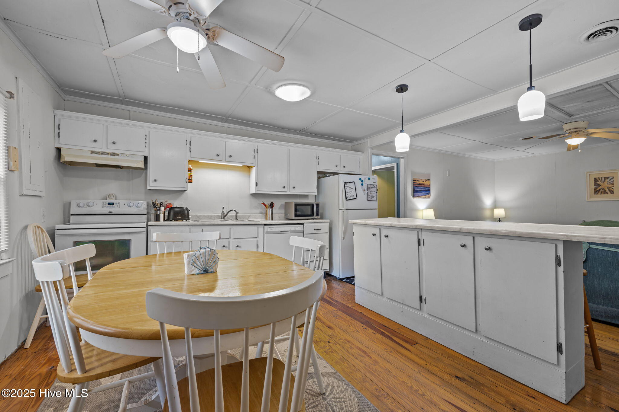 100535776 | Photo 13