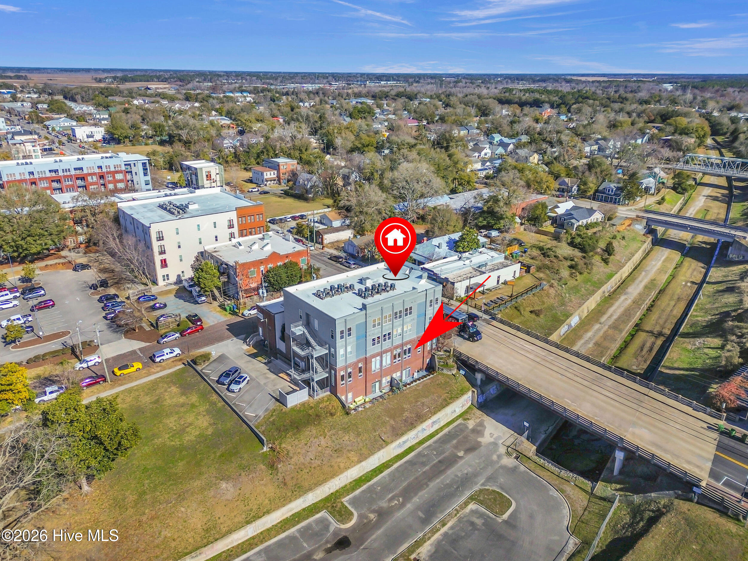 100551932 | Photo 32