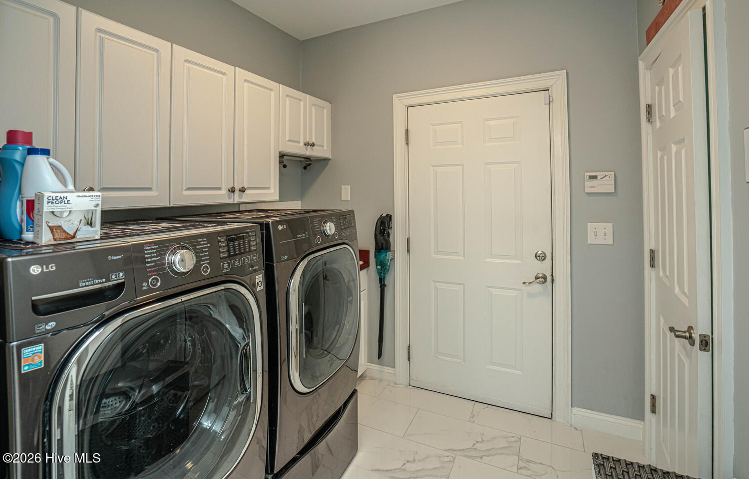 100561911 | Photo 54