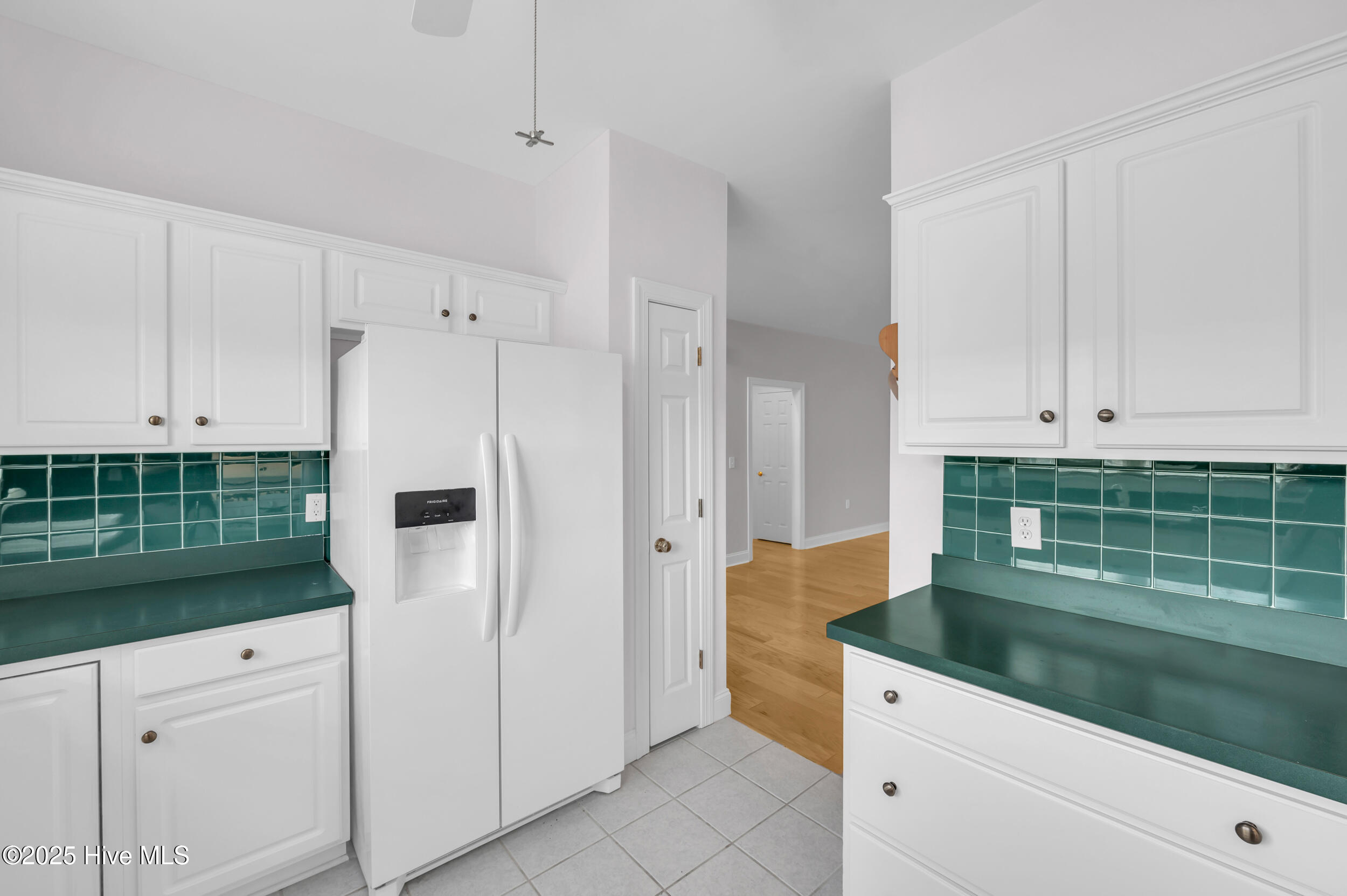 100564628 | Photo 14