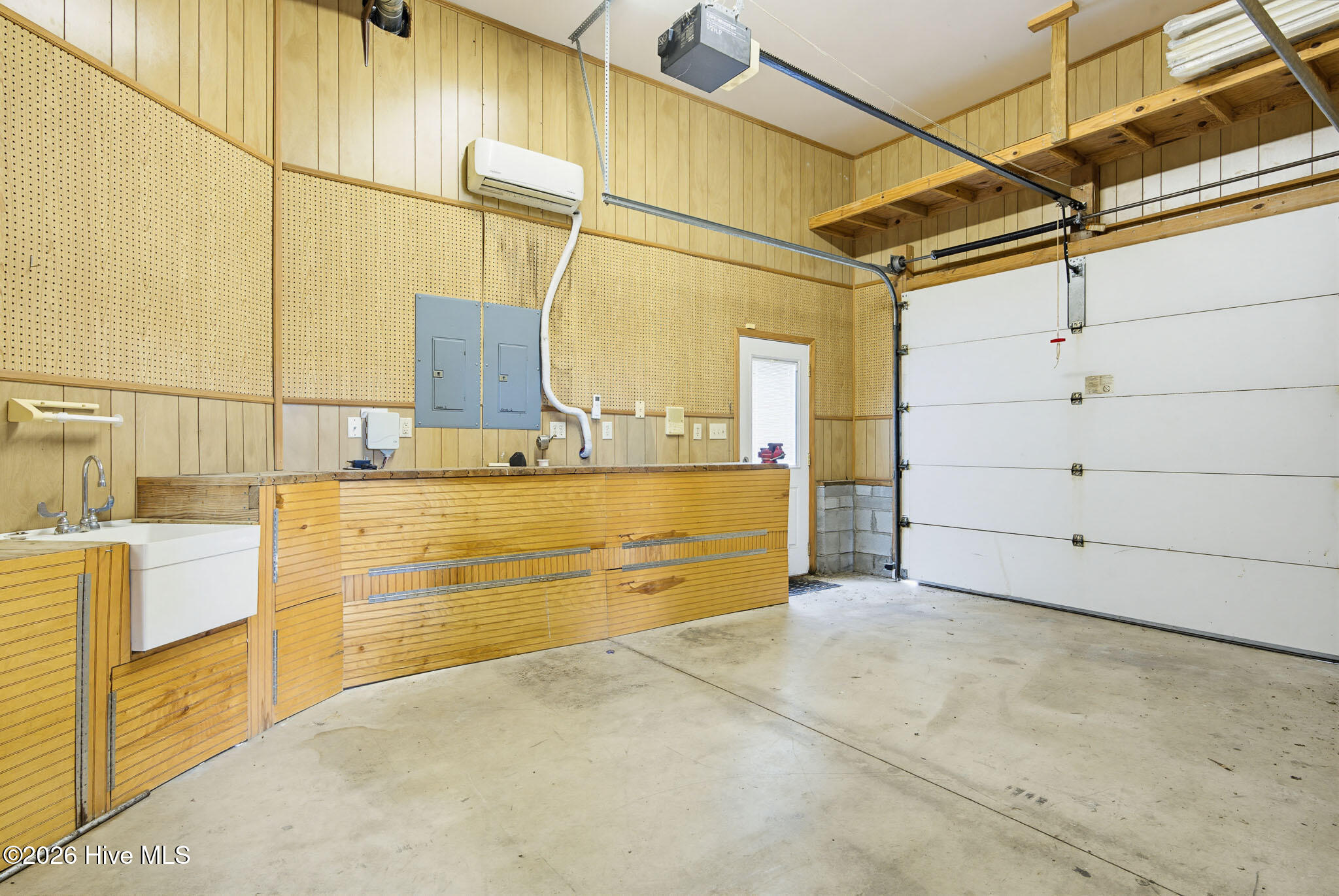 100570266 | Photo 55