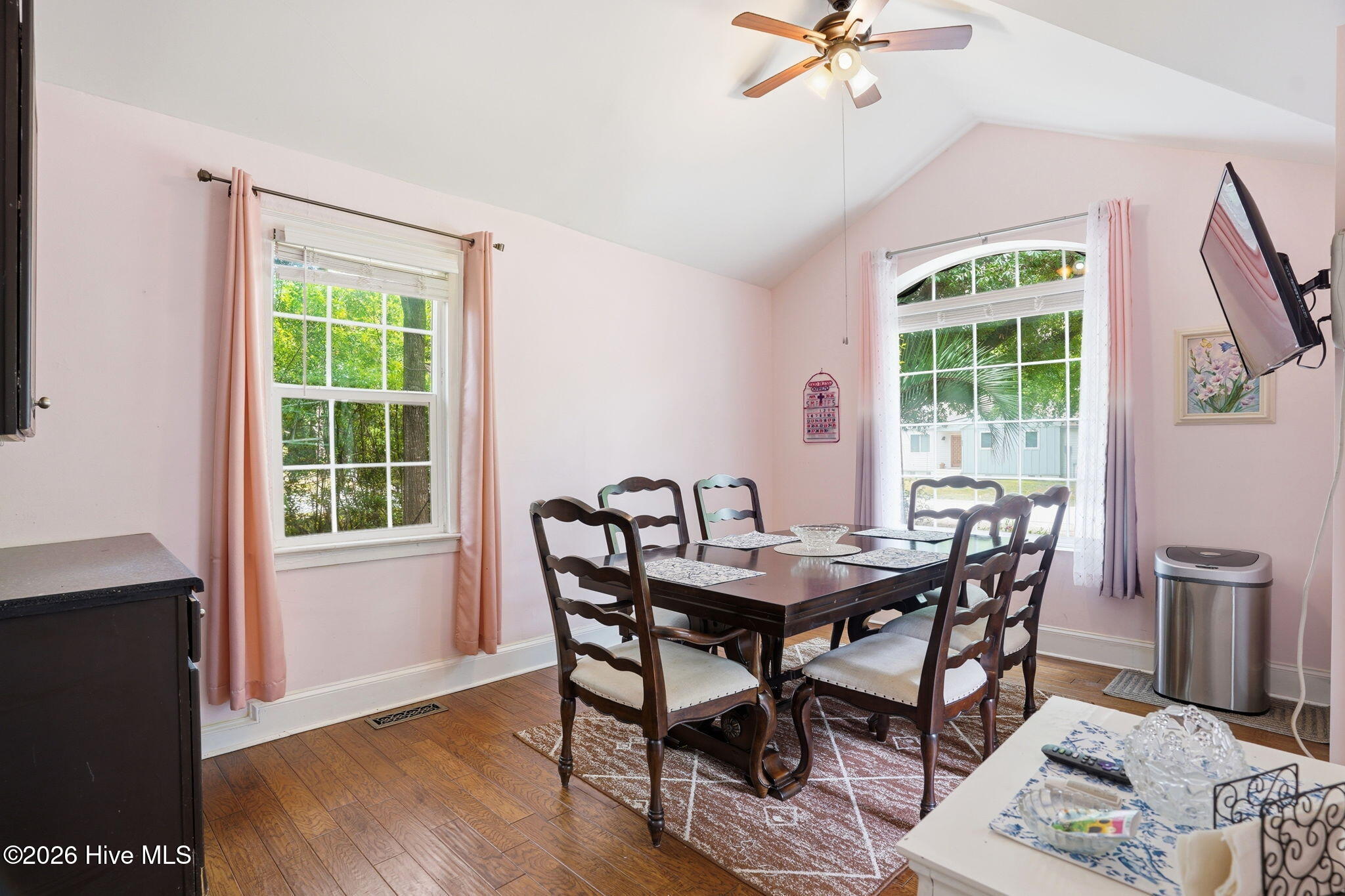 100570654 | Photo 17