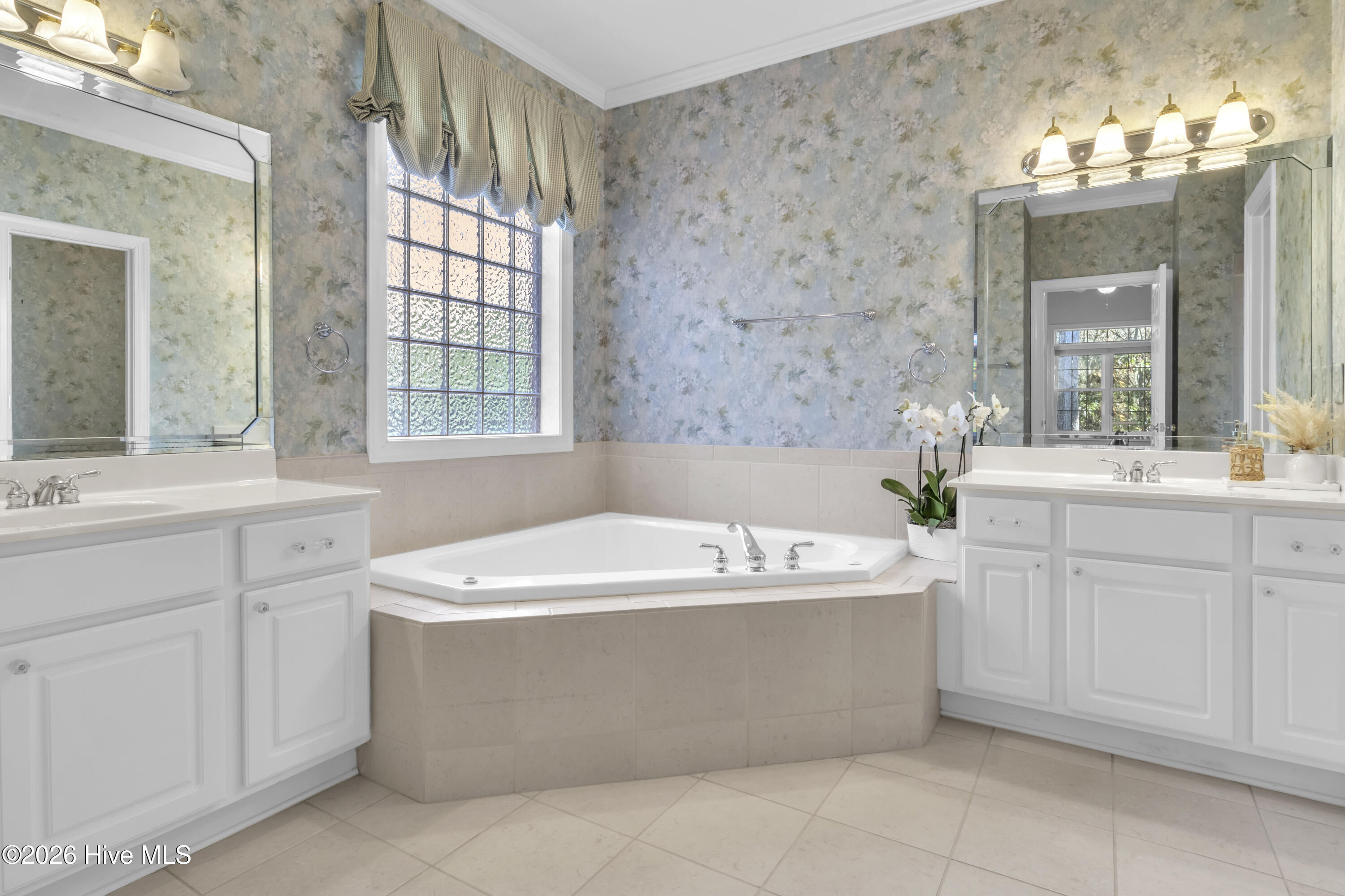 100549882 | Photo 22