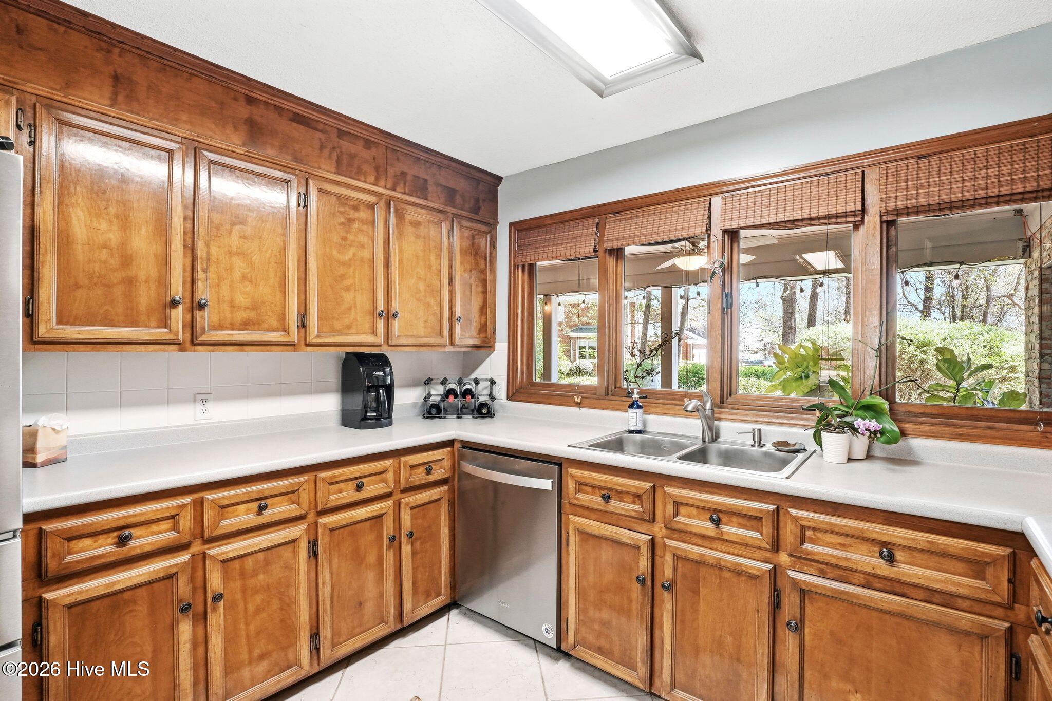 100563763 | Photo 44