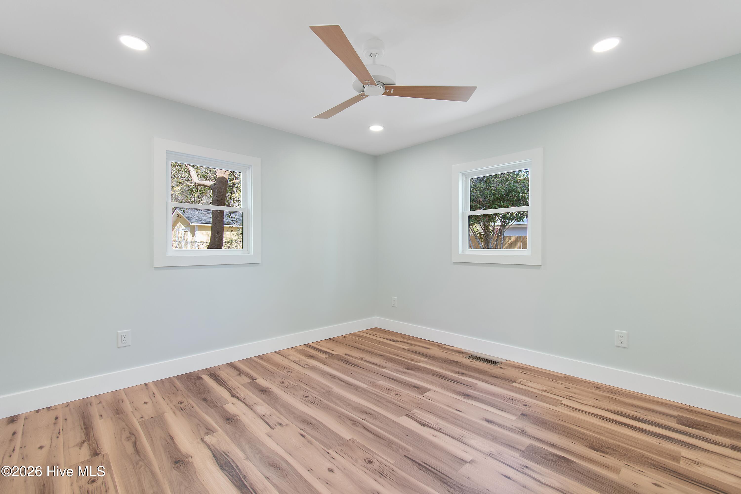 100564131 | Photo 28